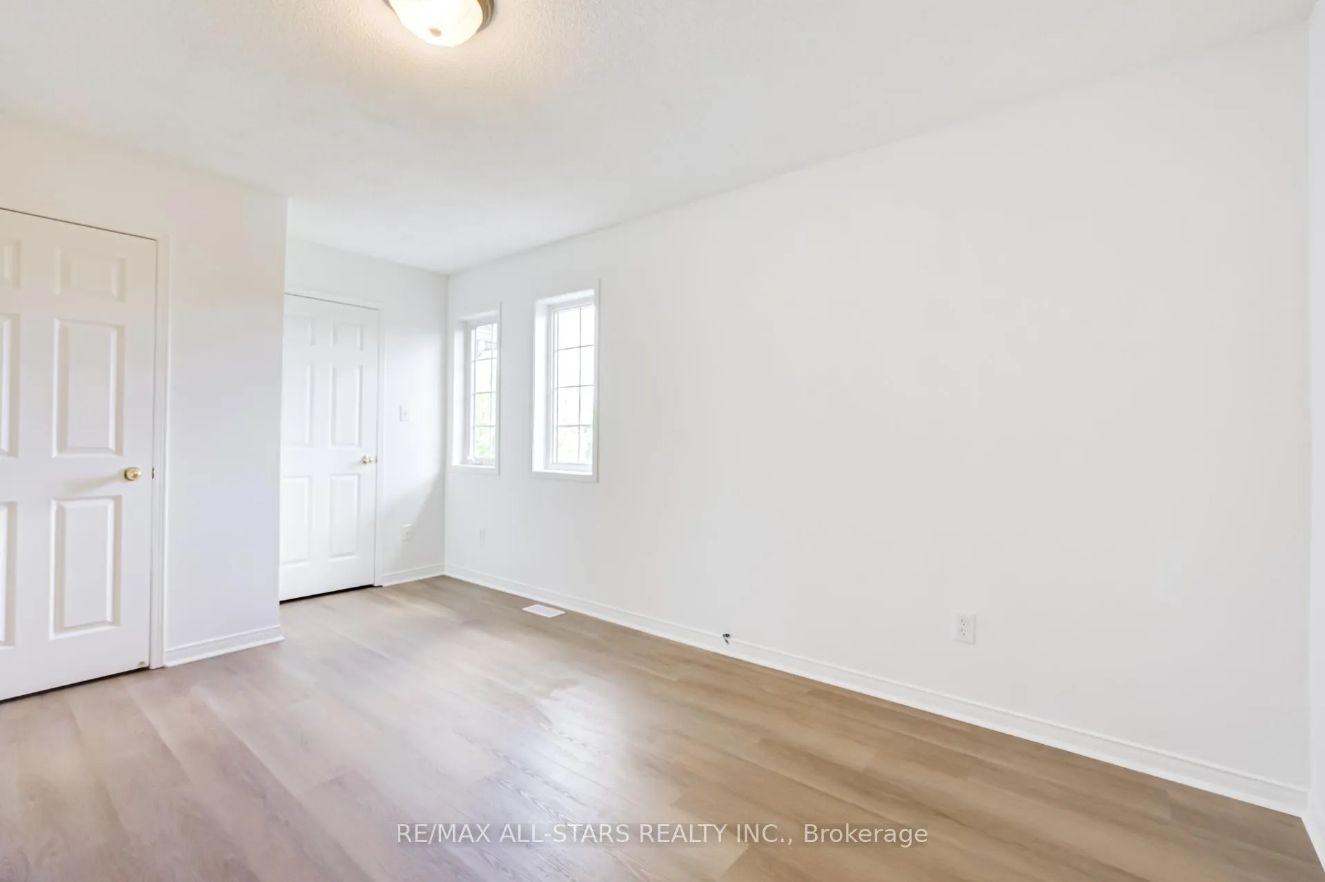 Photo 28 of 51 Playfair Road, Whitby, Downtown Whitby — HOMEH