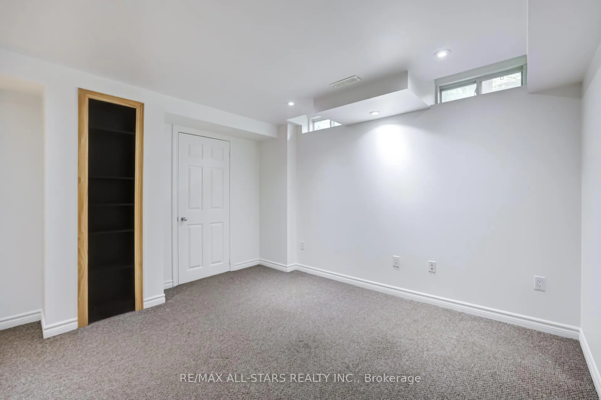 Photo 31 of 51 Playfair Road, Whitby, Downtown Whitby — HOMEH