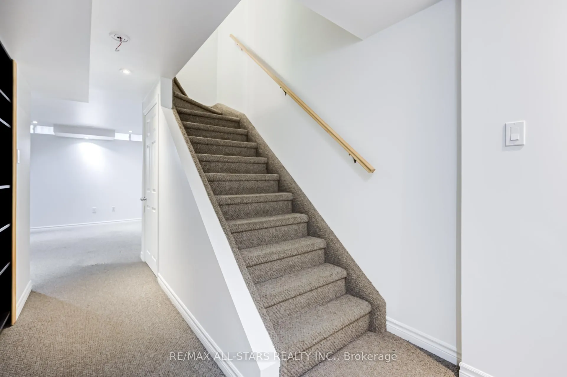 Photo 33 of 51 Playfair Road, Whitby, Downtown Whitby — HOMEH