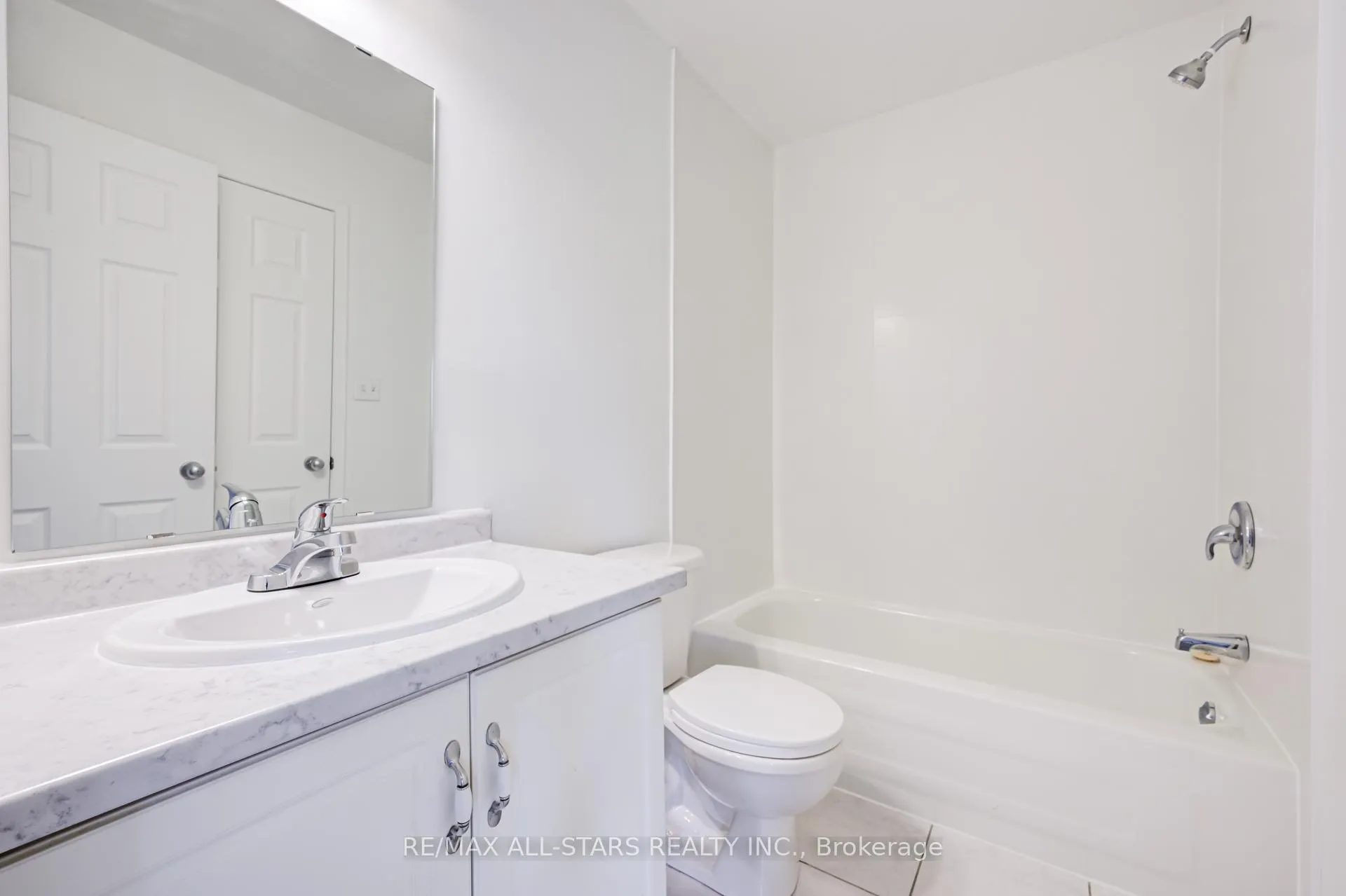 Photo 34 of 51 Playfair Road, Whitby, Downtown Whitby — HOMEH