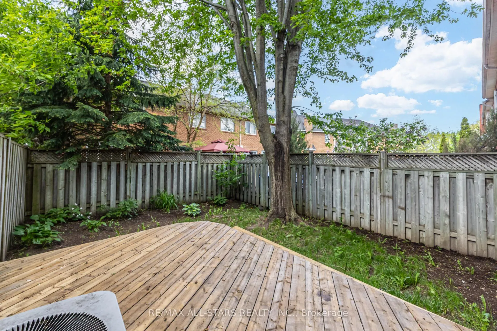Photo 35 of 51 Playfair Road, Whitby, Downtown Whitby — HOMEH