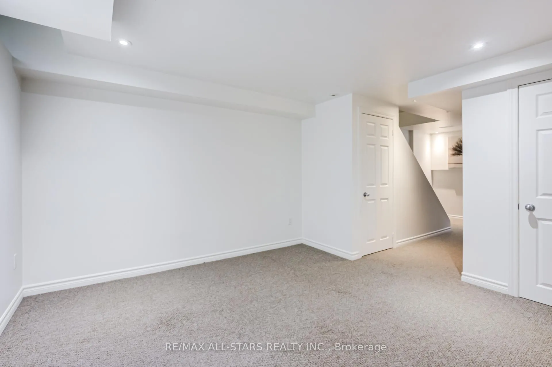 Photo 38 of 51 Playfair Road, Whitby, Downtown Whitby — HOMEH