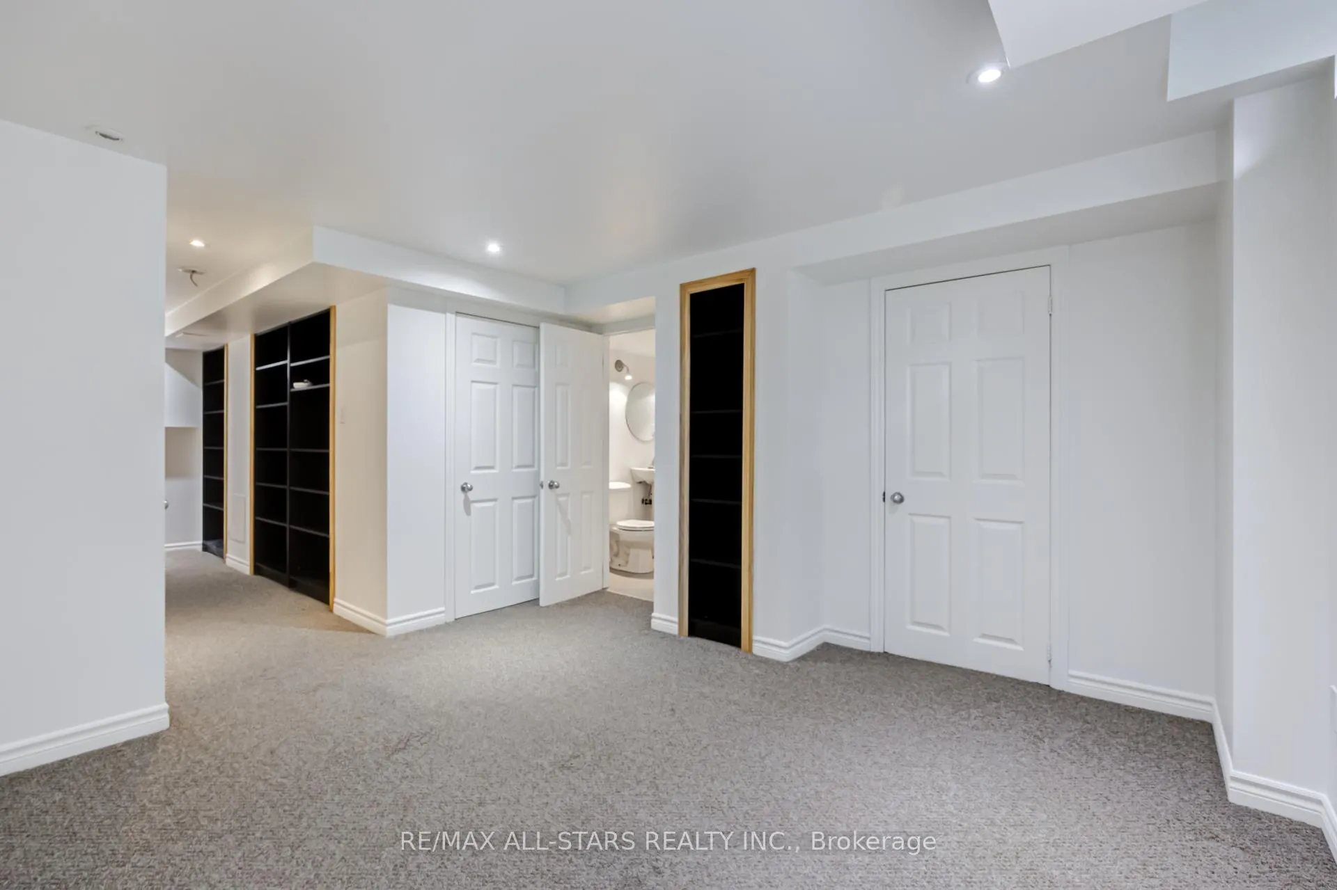 Photo 39 of 51 Playfair Road, Whitby, Downtown Whitby — HOMEH