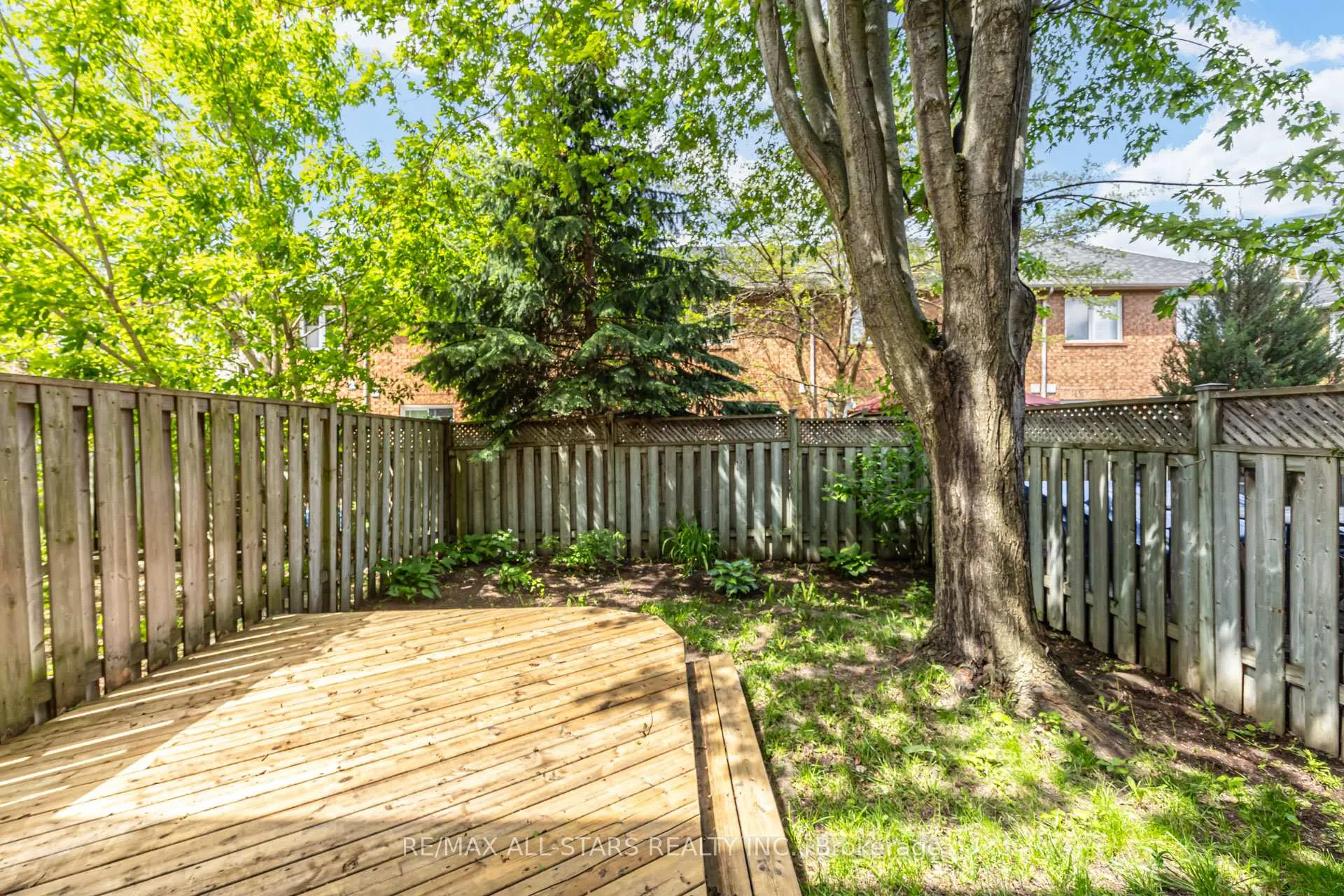 Photo 41 of 51 Playfair Road, Whitby, Downtown Whitby — HOMEH