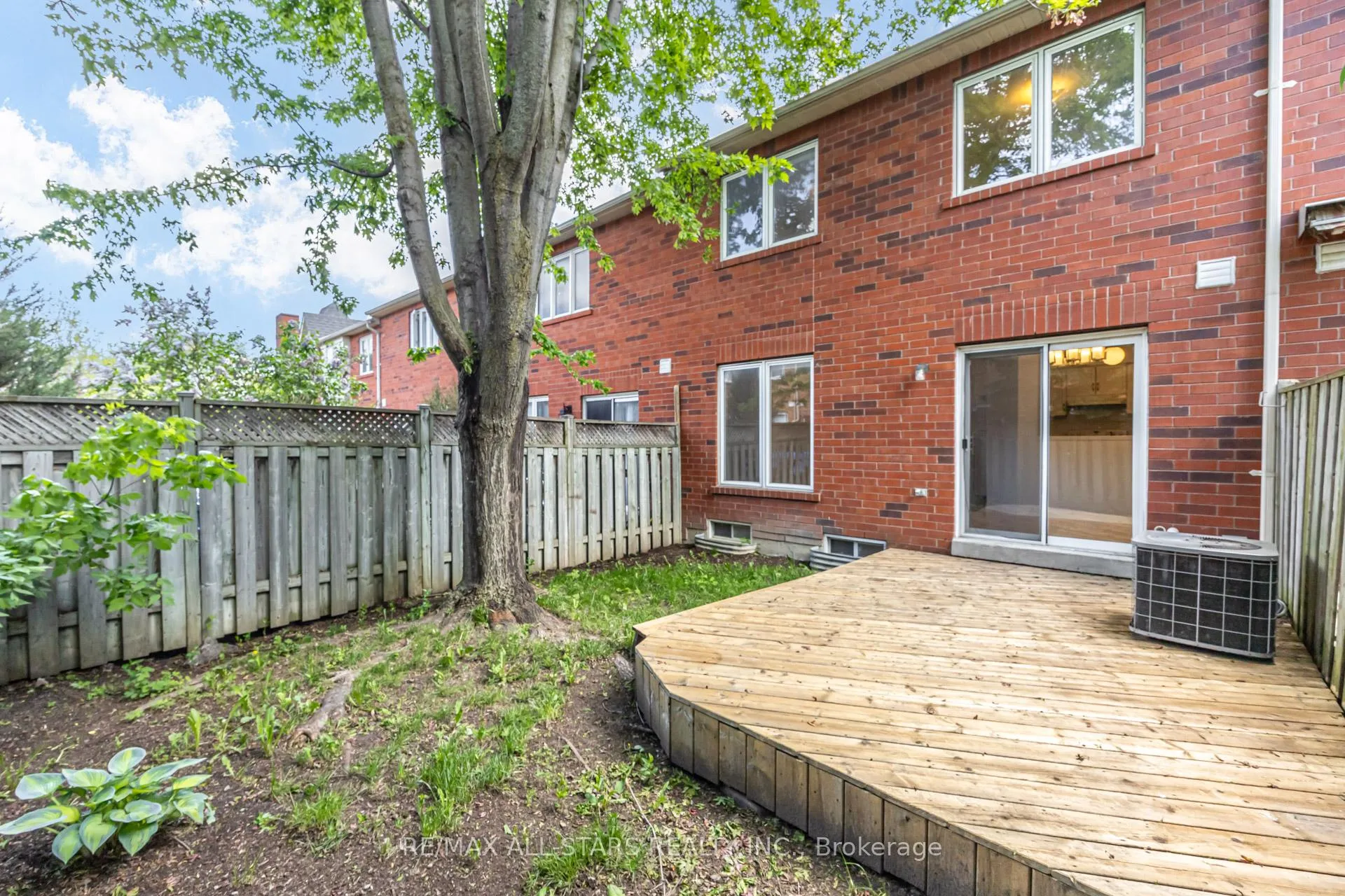 Photo 43 of 51 Playfair Road, Whitby, Downtown Whitby — HOMEH
