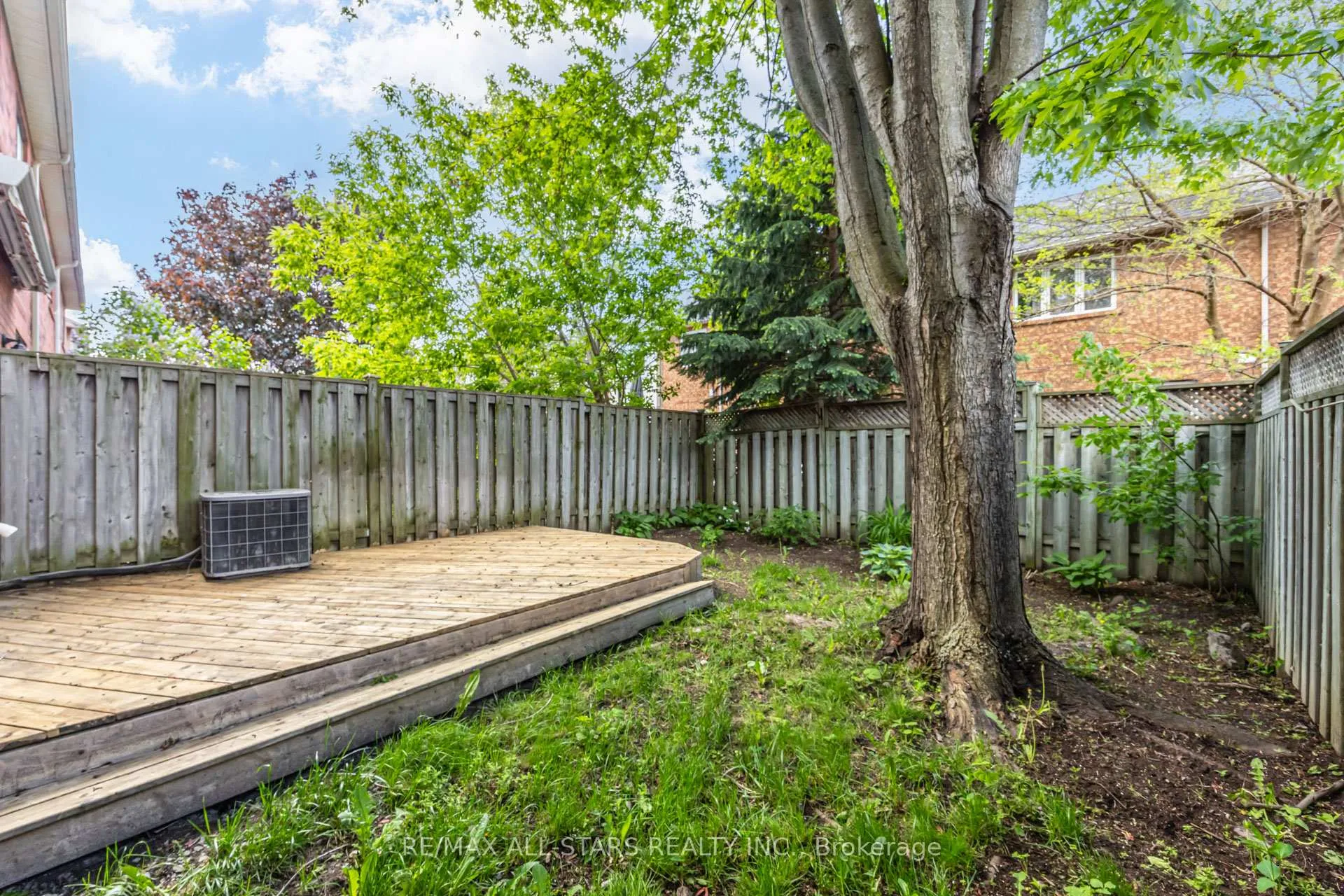 Photo 44 of 51 Playfair Road, Whitby, Downtown Whitby — HOMEH