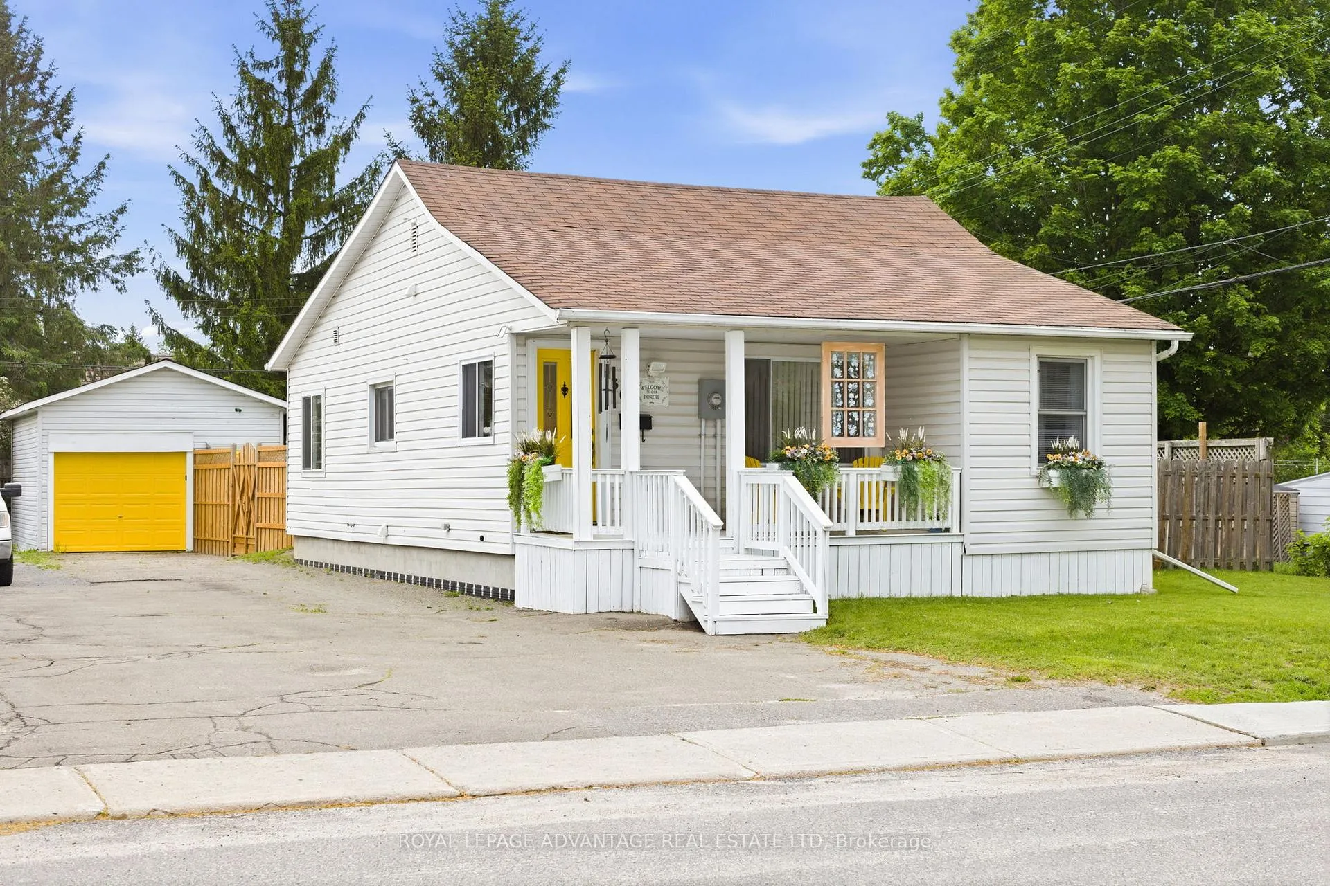 Photo 1 of 36 Beech Street, Smiths Falls — HOMEH