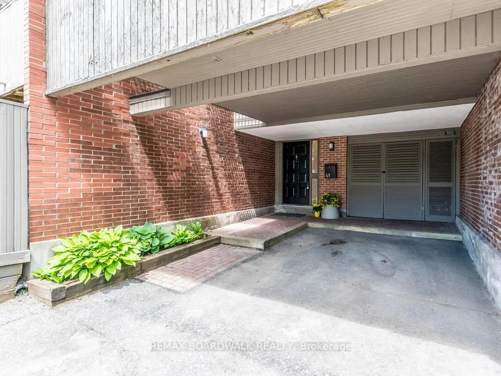 Photo 2 of 41 Putman Avenue, Ottawa, Lindenlea — HOMEH