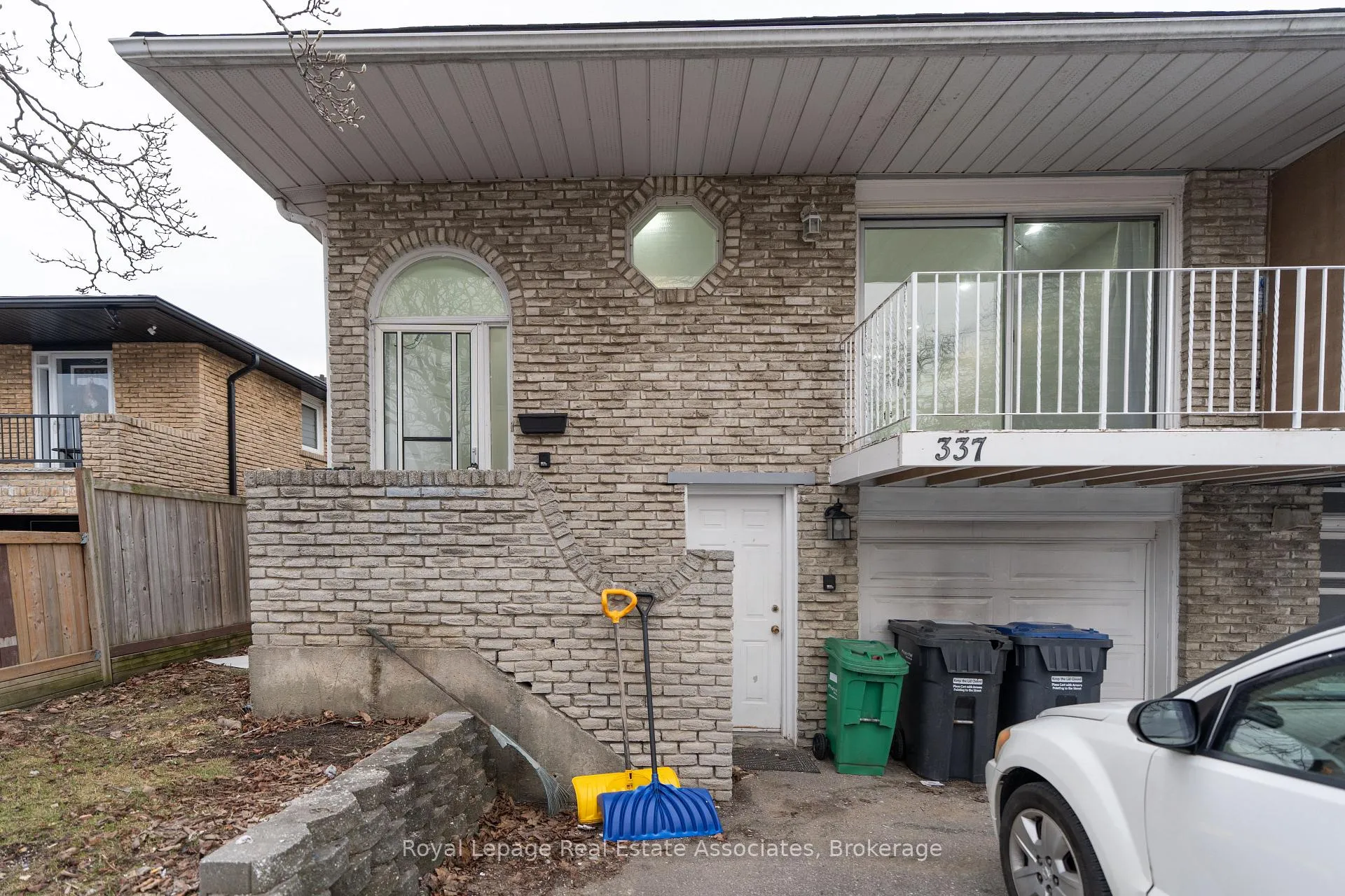 Front of 337 Hansen Road N