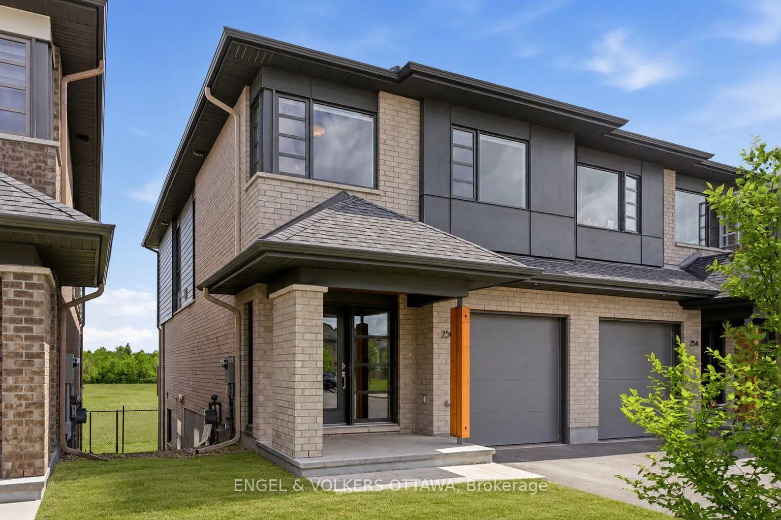 Photo 2 of 256 Shuttleworth Drive, Ottawa, Leitrim — HOMEH