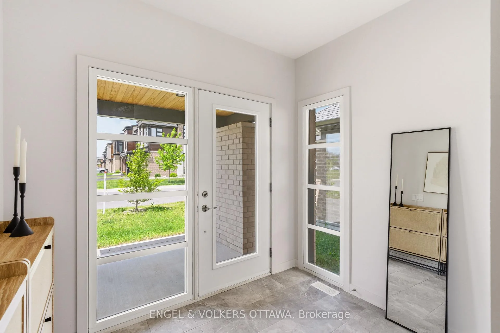 Photo 3 of 256 Shuttleworth Drive, Ottawa, Leitrim — HOMEH