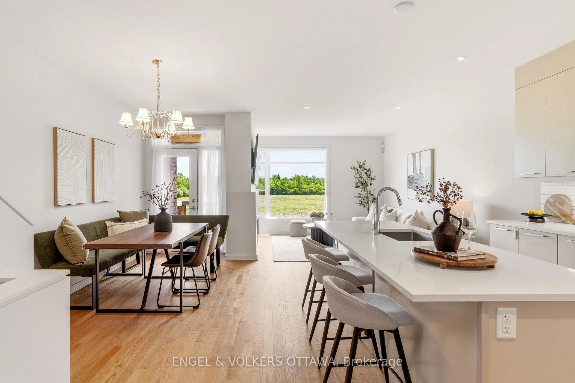 Photo 5 of 256 Shuttleworth Drive, Ottawa, Leitrim — HOMEH