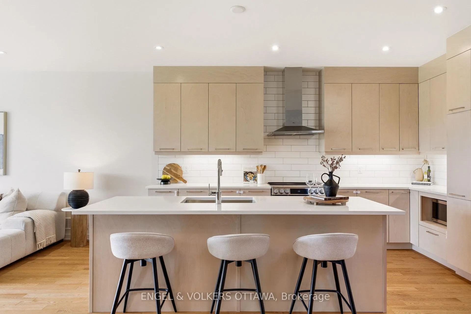 Photo 6 of 256 Shuttleworth Drive, Ottawa, Leitrim — HOMEH