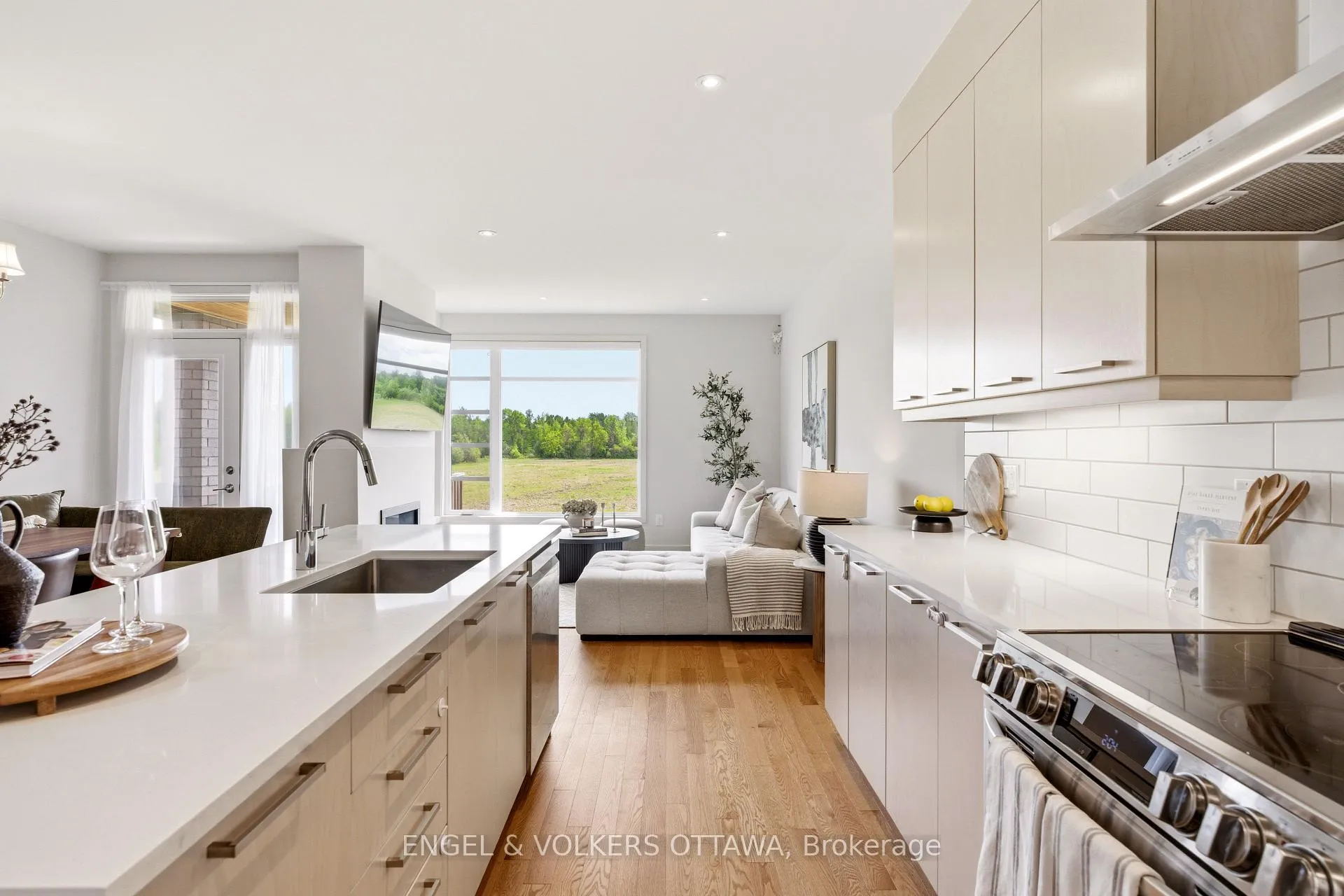 Photo 11 of 256 Shuttleworth Drive, Ottawa, Leitrim — HOMEH