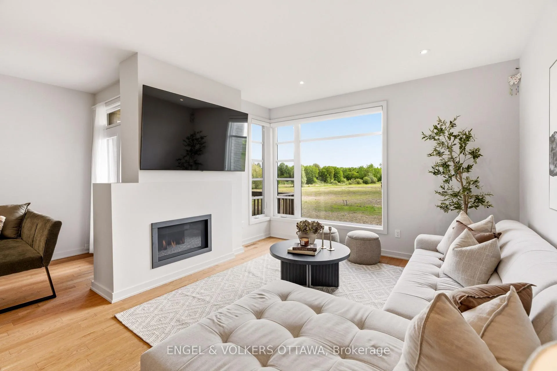 Photo 13 of 256 Shuttleworth Drive, Ottawa, Leitrim — HOMEH