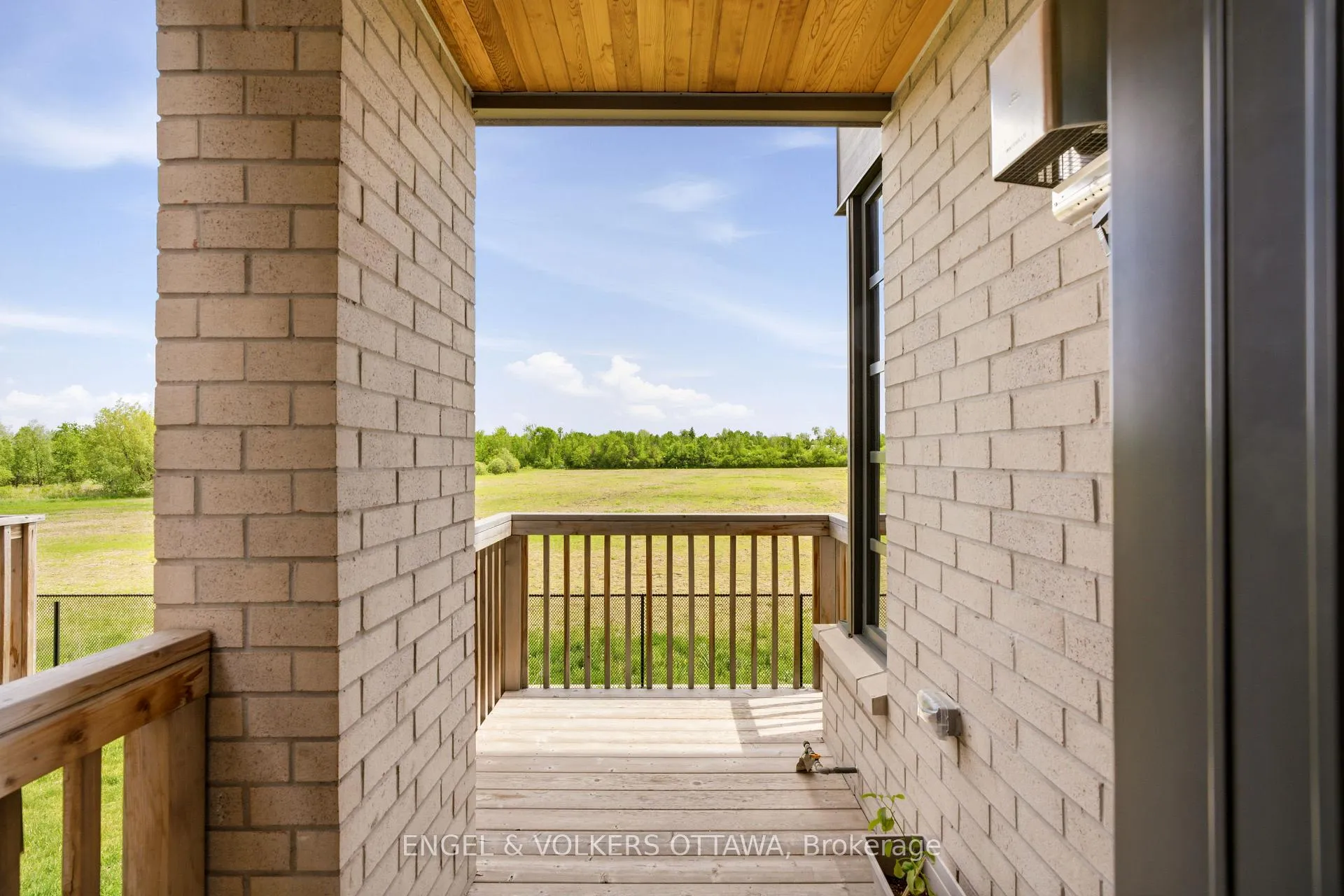 Photo 17 of 256 Shuttleworth Drive, Ottawa, Leitrim — HOMEH
