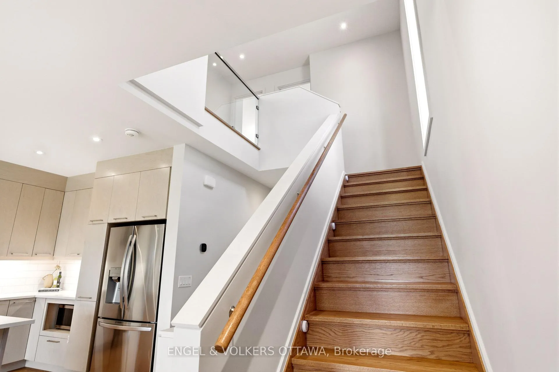 Photo 20 of 256 Shuttleworth Drive, Ottawa, Leitrim — HOMEH