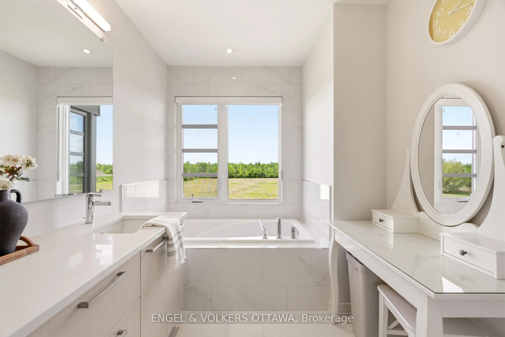 Photo 28 of 256 Shuttleworth Drive, Ottawa, Leitrim — HOMEH