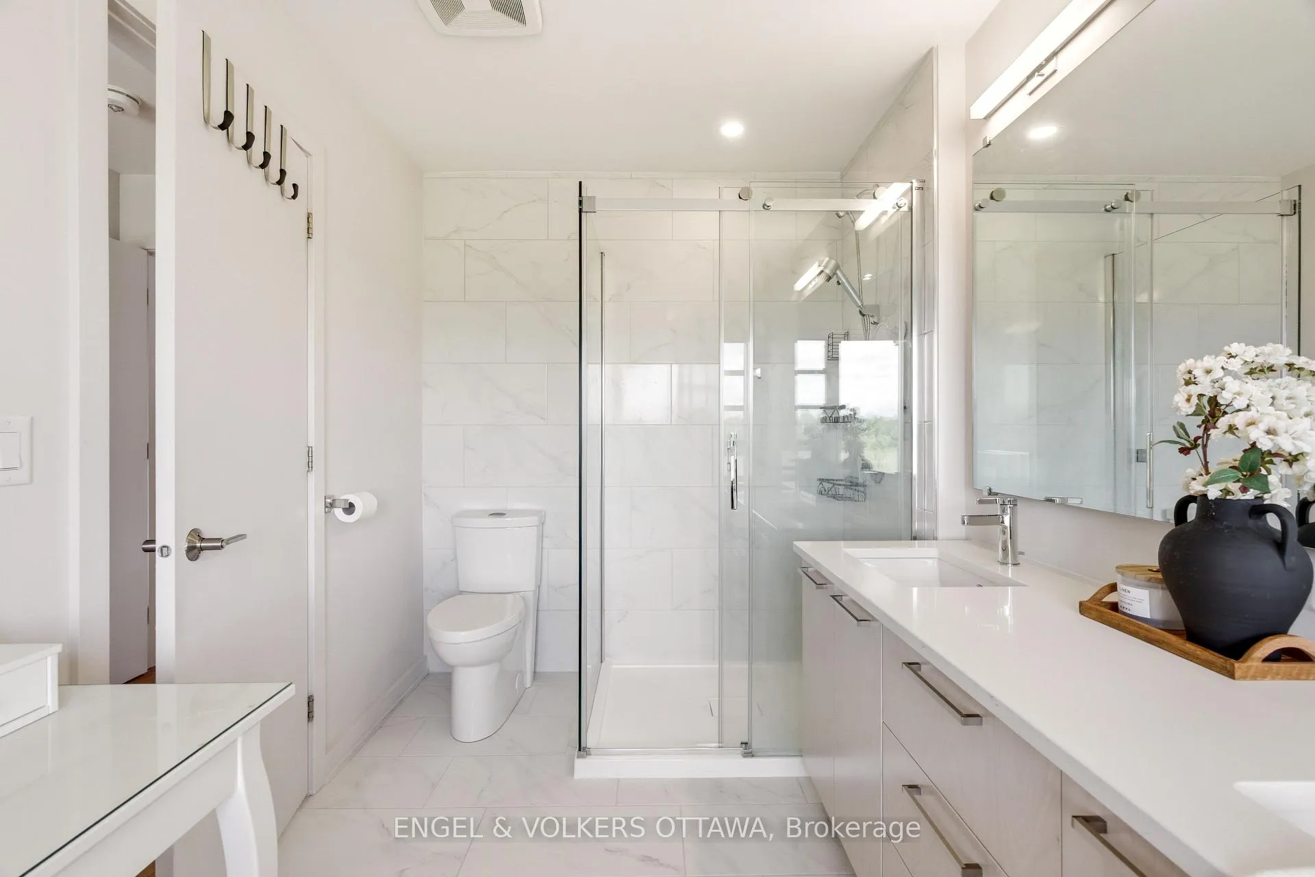Photo 29 of 256 Shuttleworth Drive, Ottawa, Leitrim — HOMEH