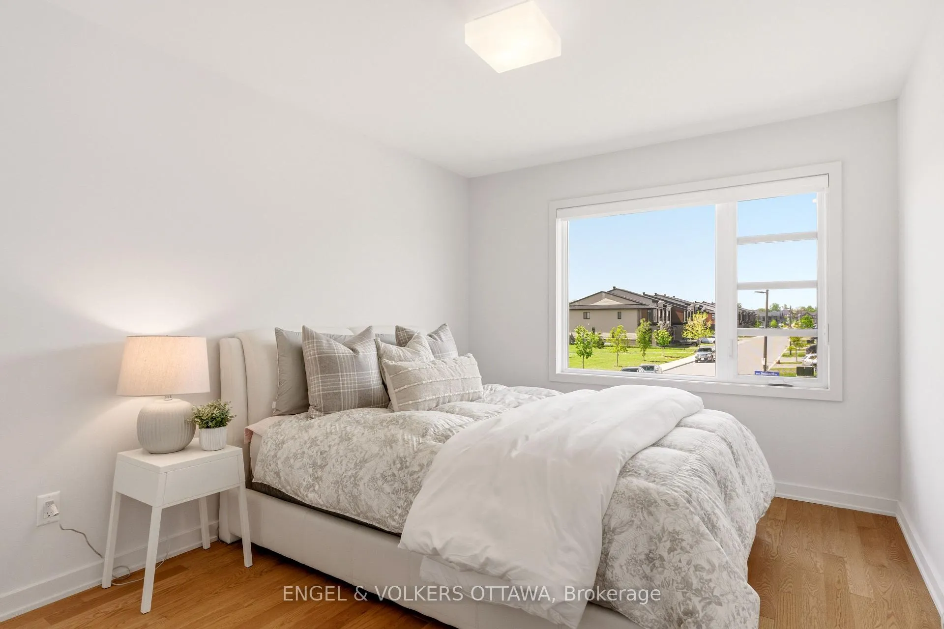 Photo 30 of 256 Shuttleworth Drive, Ottawa, Leitrim — HOMEH