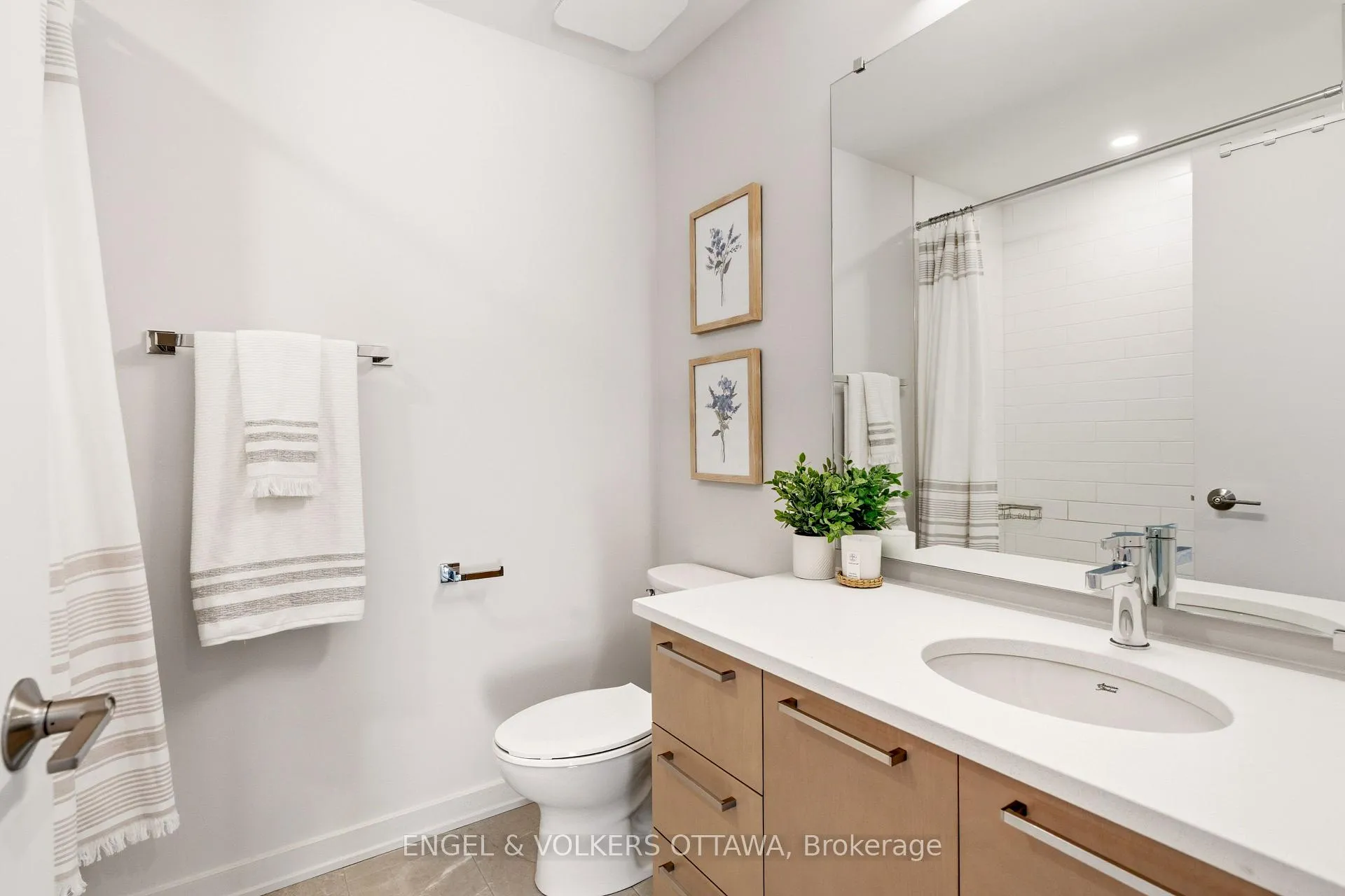 Photo 34 of 256 Shuttleworth Drive, Ottawa, Leitrim — HOMEH