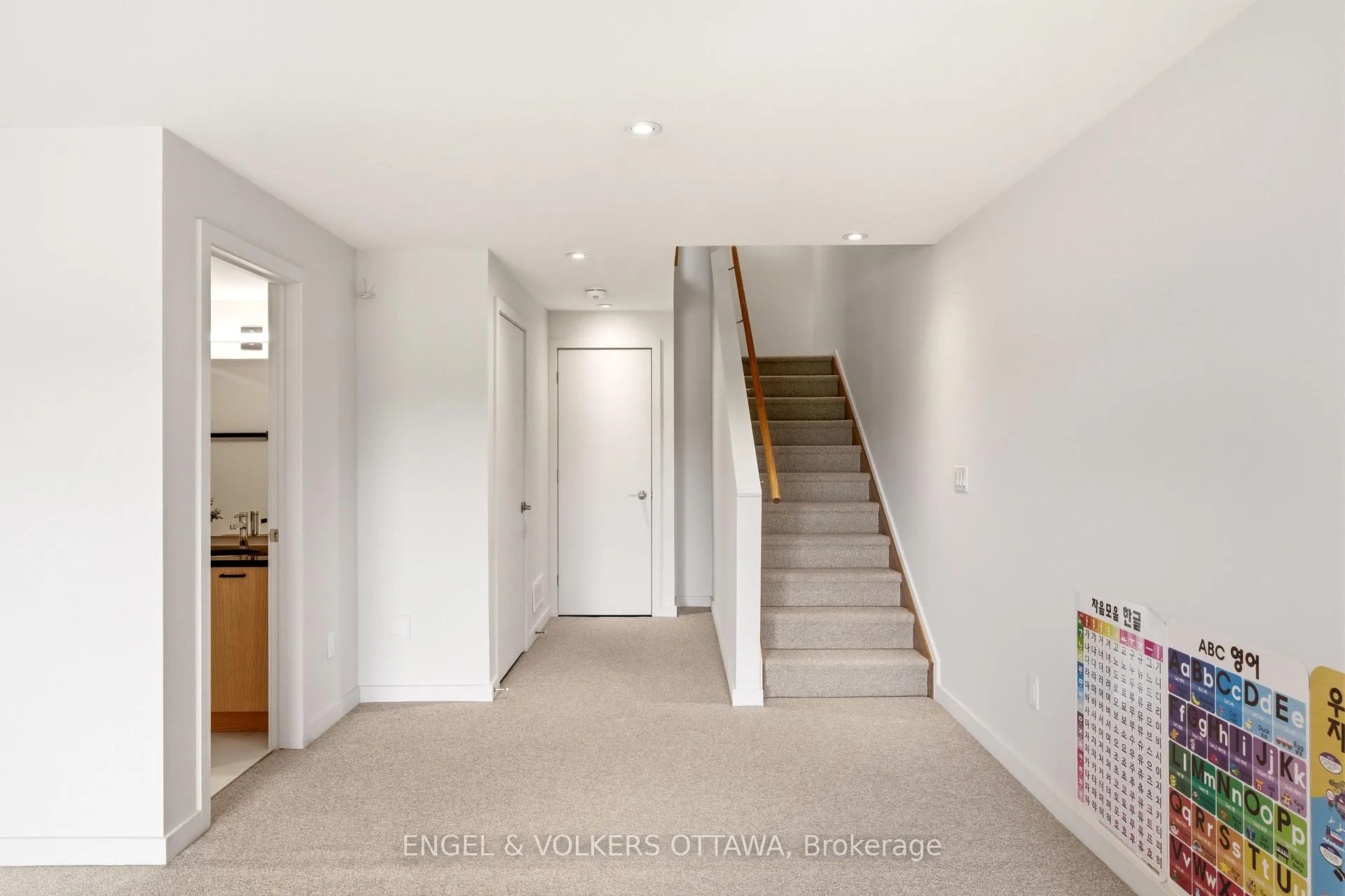 Photo 37 of 256 Shuttleworth Drive, Ottawa, Leitrim — HOMEH