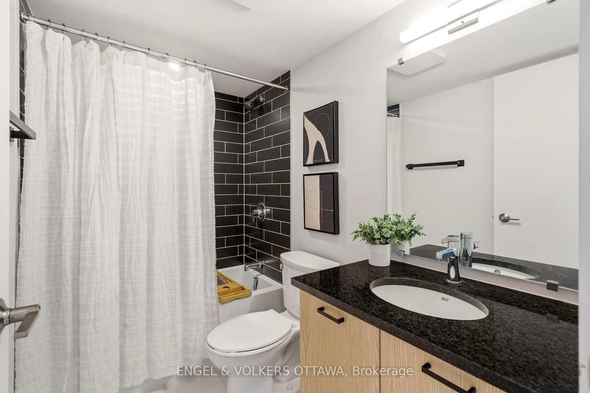 Photo 38 of 256 Shuttleworth Drive, Ottawa, Leitrim — HOMEH