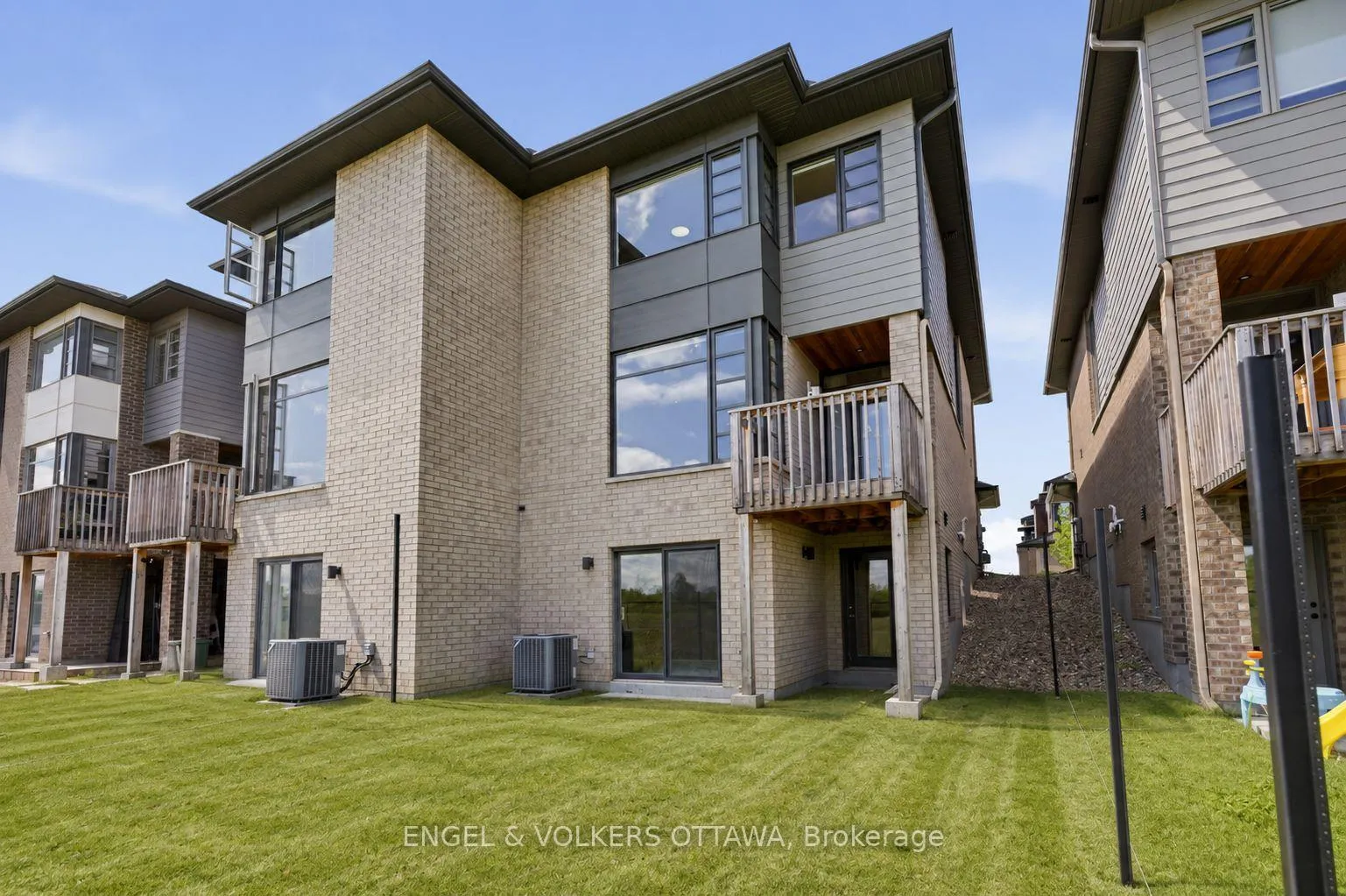 Photo 42 of 256 Shuttleworth Drive, Ottawa, Leitrim — HOMEH