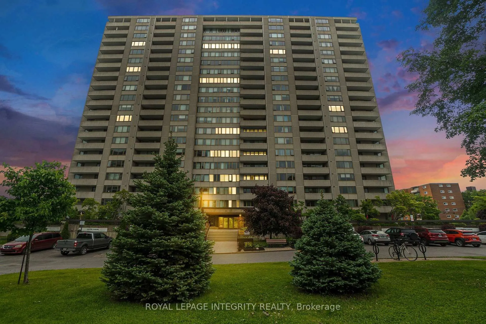 Front of Unit 1708, 2625 Regina Street