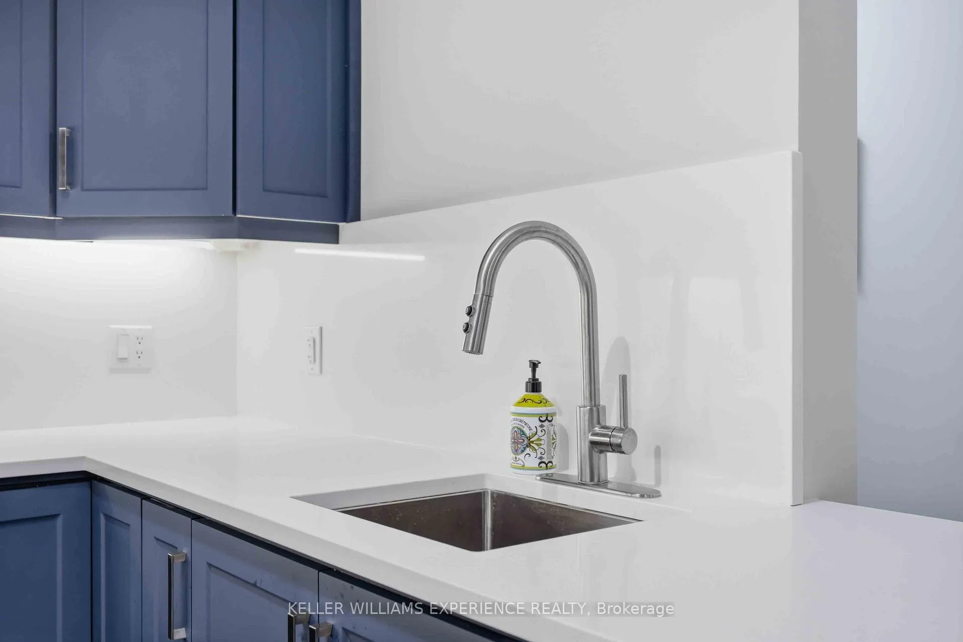 Photo 7 of Unit 312, 304 Essa Road, Barrie, 400 West — HOMEH