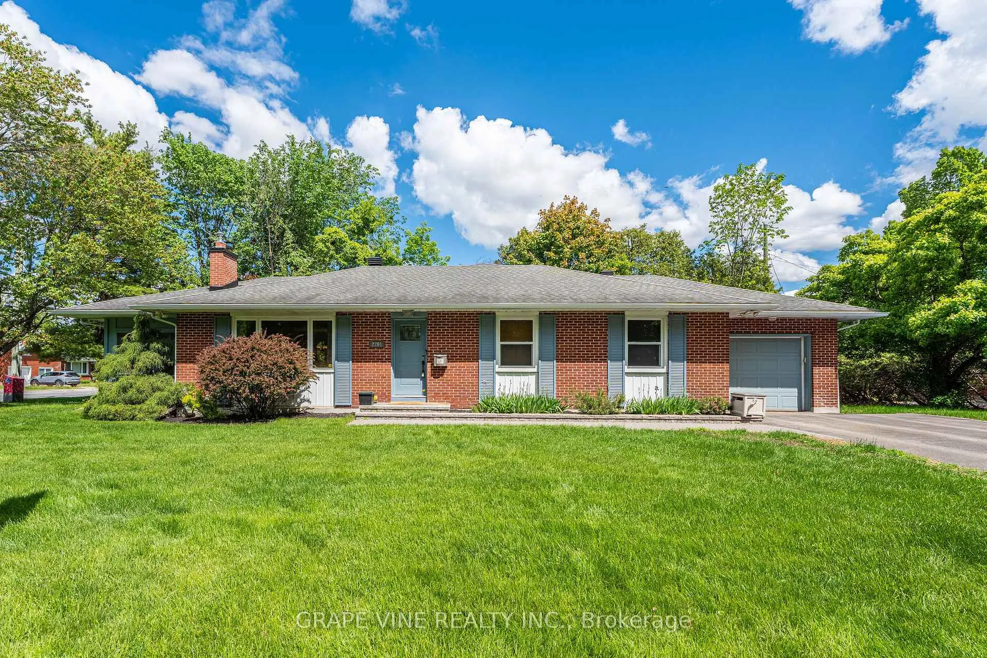 Photo 1 of 2201 Braeside Avenue, Ottawa, Alta Vista — HOMEH