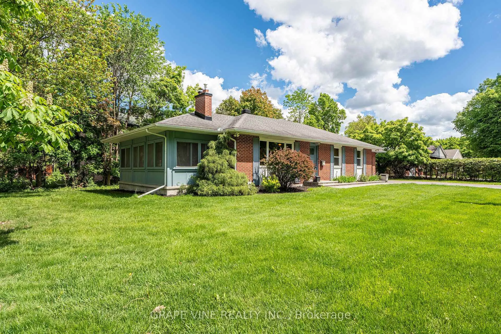 Photo 3 of 2201 Braeside Avenue, Ottawa, Alta Vista — HOMEH