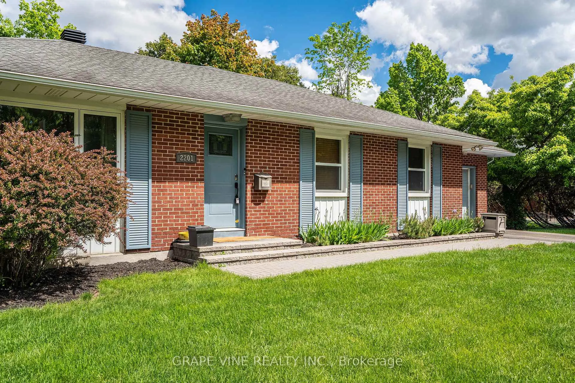 Photo 4 of 2201 Braeside Avenue, Ottawa, Alta Vista — HOMEH