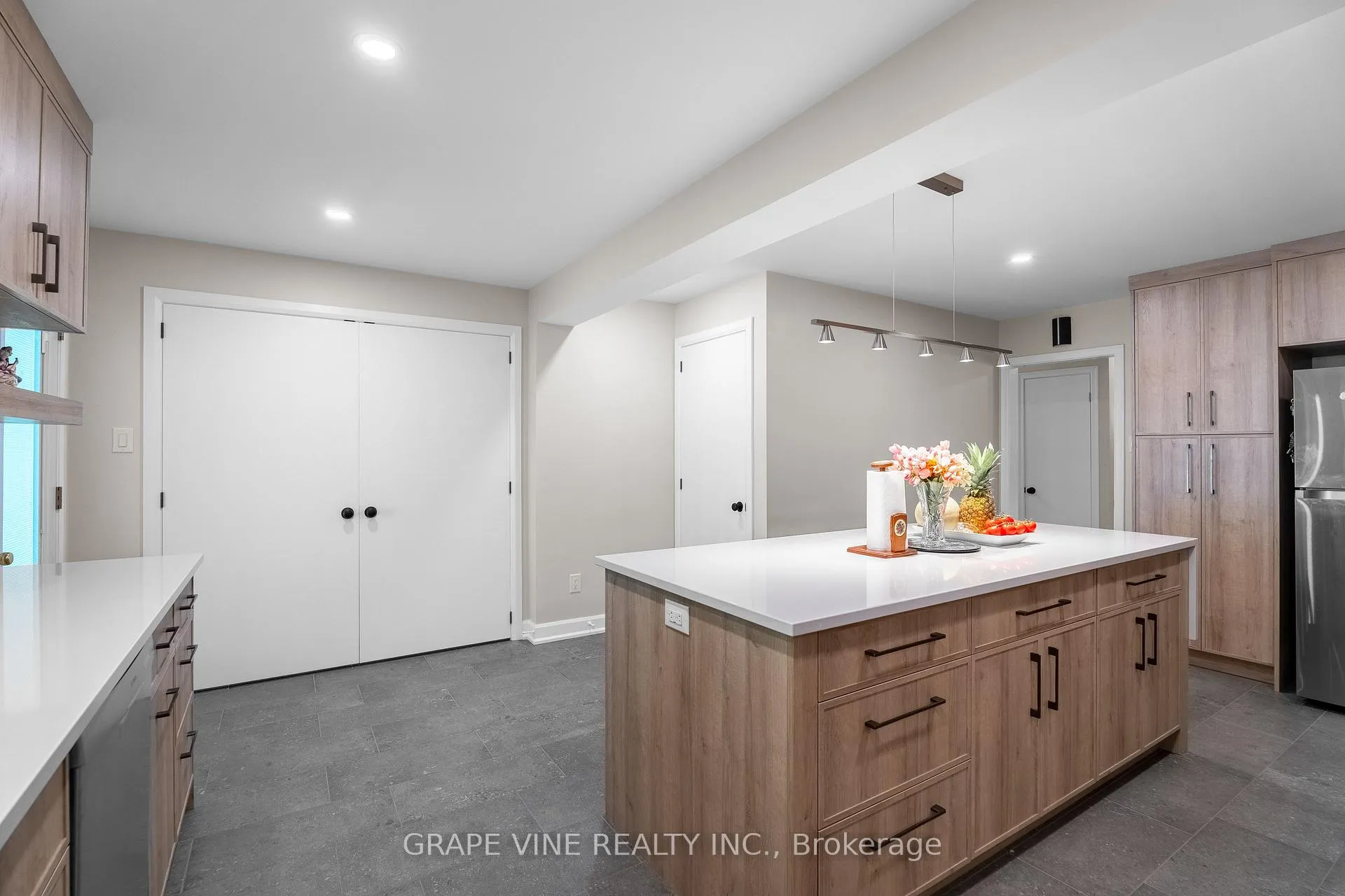 Photo 22 of 2201 Braeside Avenue, Ottawa, Alta Vista — HOMEH