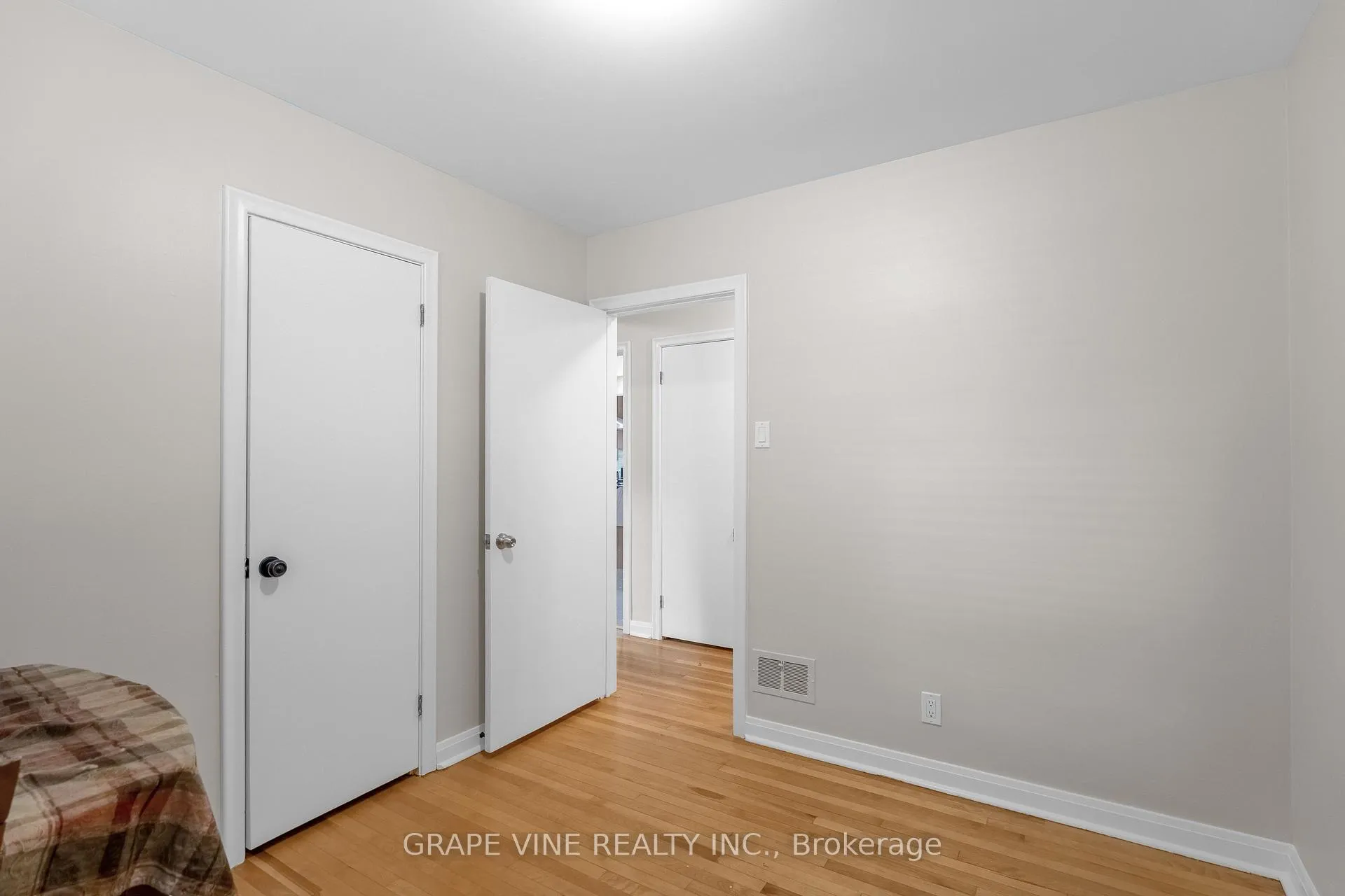 Photo 31 of 2201 Braeside Avenue, Ottawa, Alta Vista — HOMEH