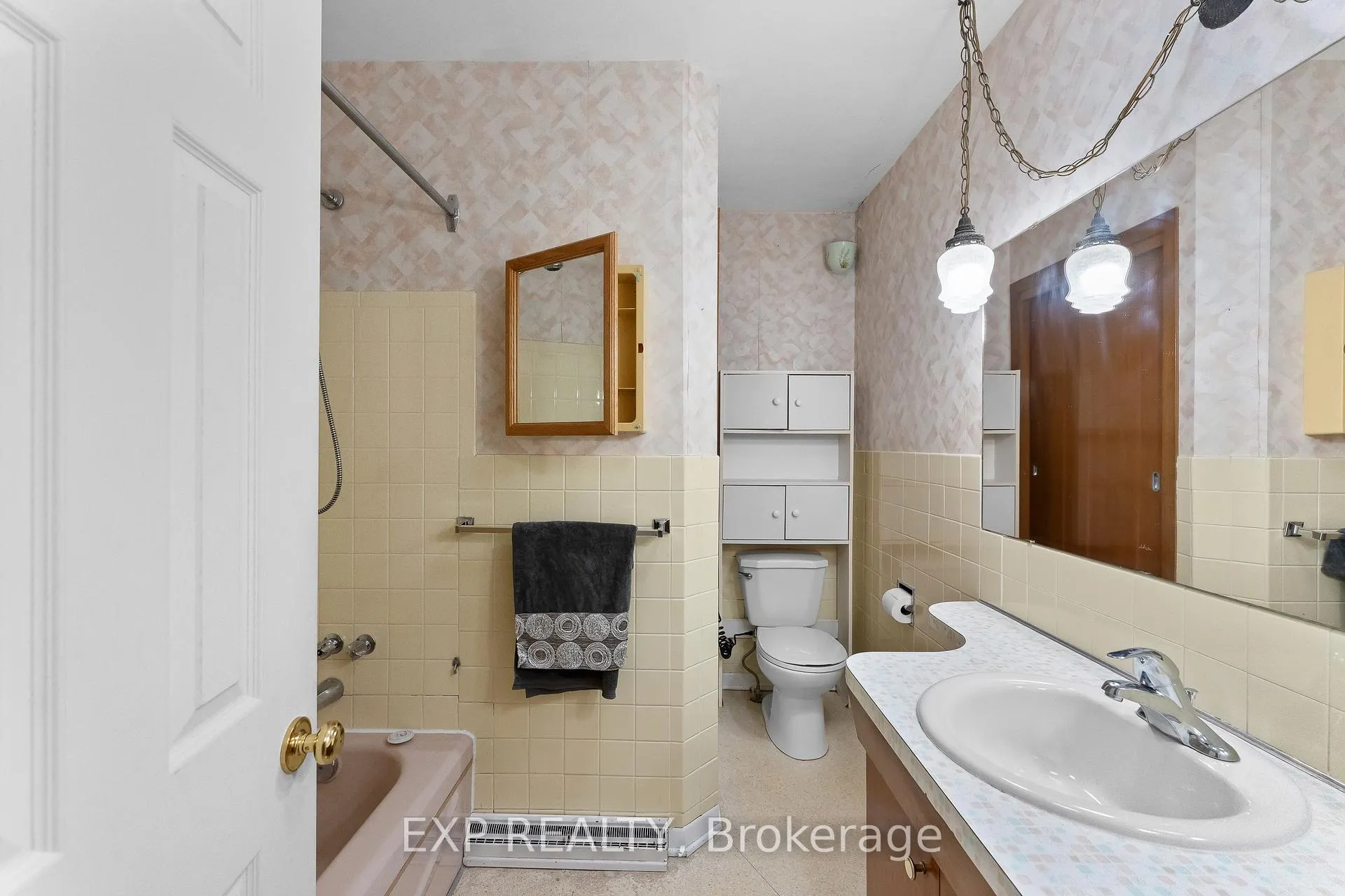 Photo 15 of 27 Mississauga Road, St. Catharines, Lakeshore — HOMEH