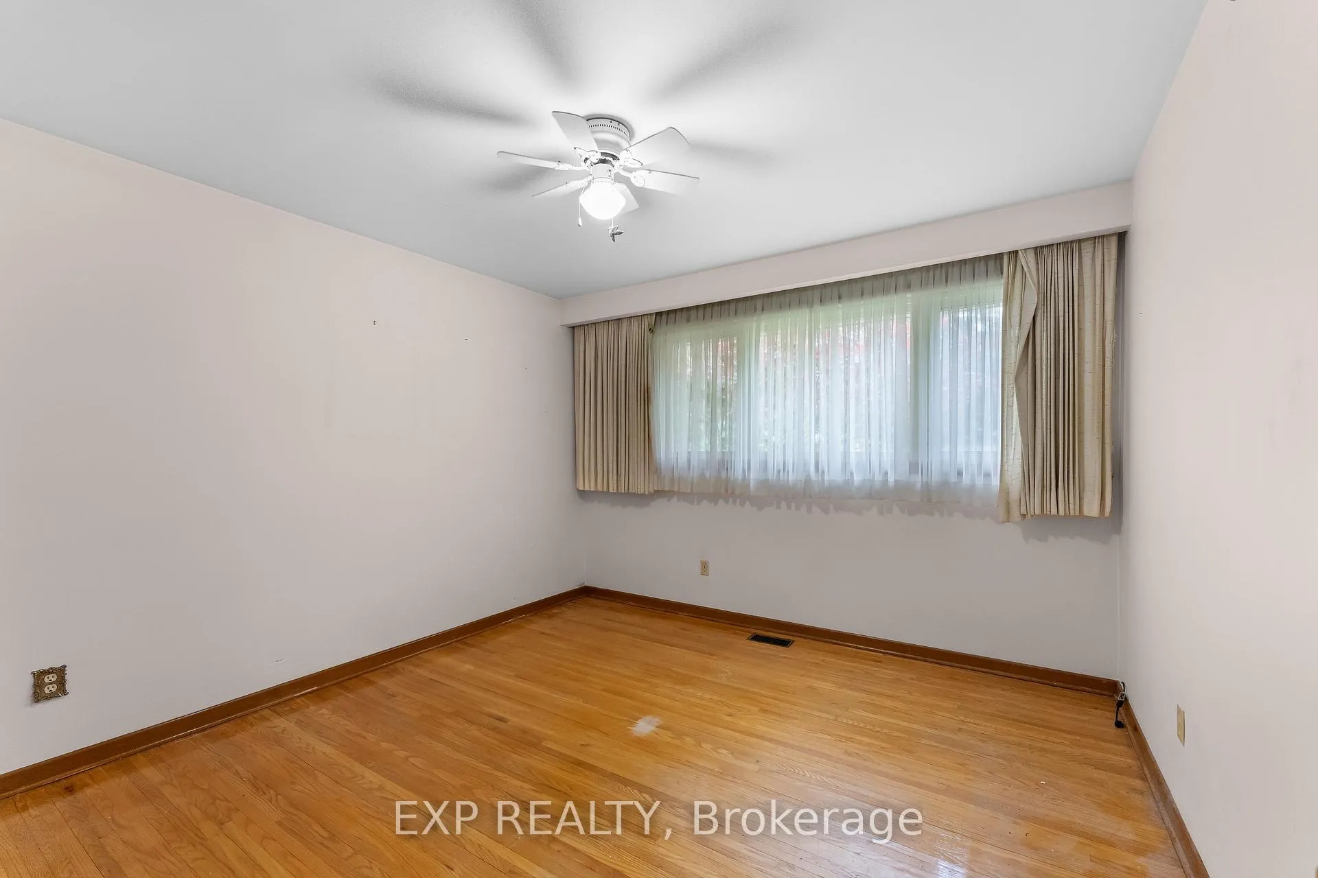 Photo 17 of 27 Mississauga Road, St. Catharines, Lakeshore — HOMEH