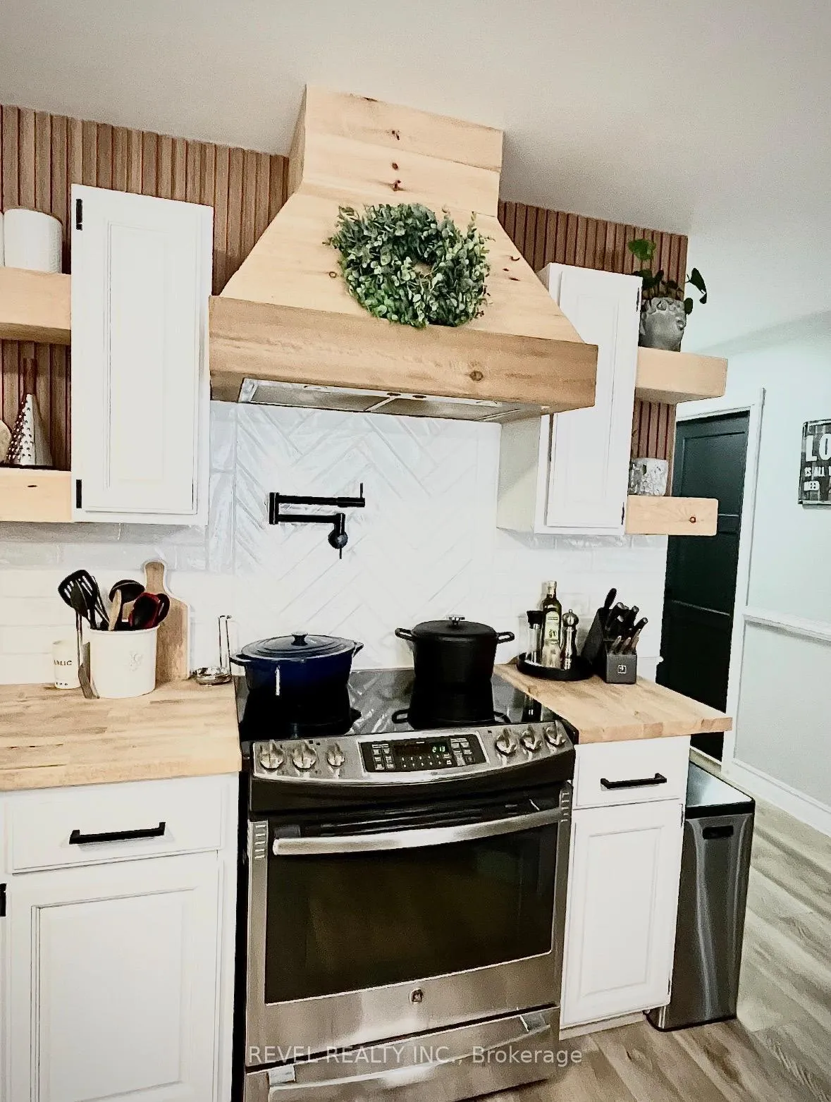 Photo 11 of 9 Cree Road, Cochrane — HOMEH