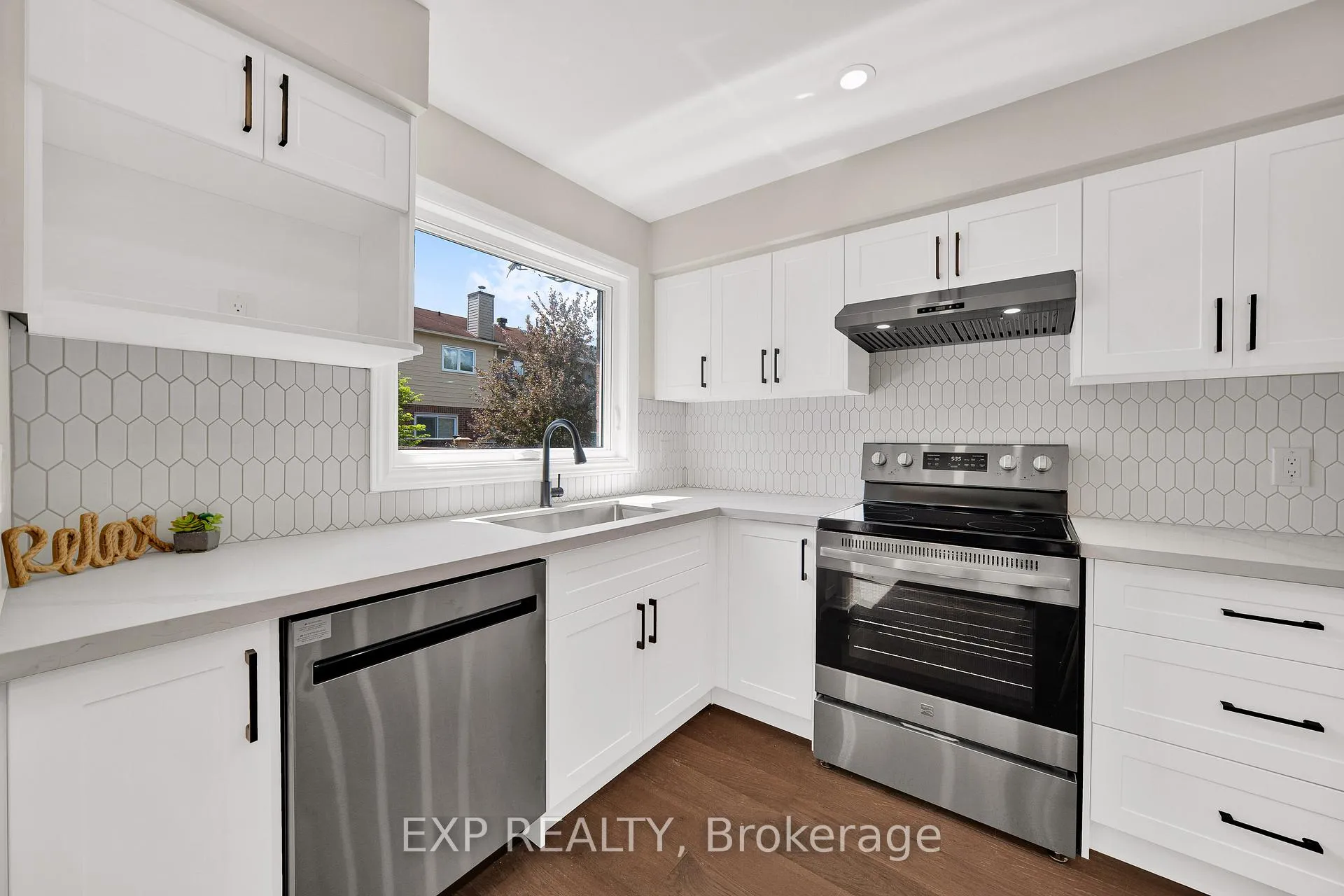 Photo 8 of 186 Southport Drive, Ottawa, Hunt Club Park/Greenboro — HOMEH