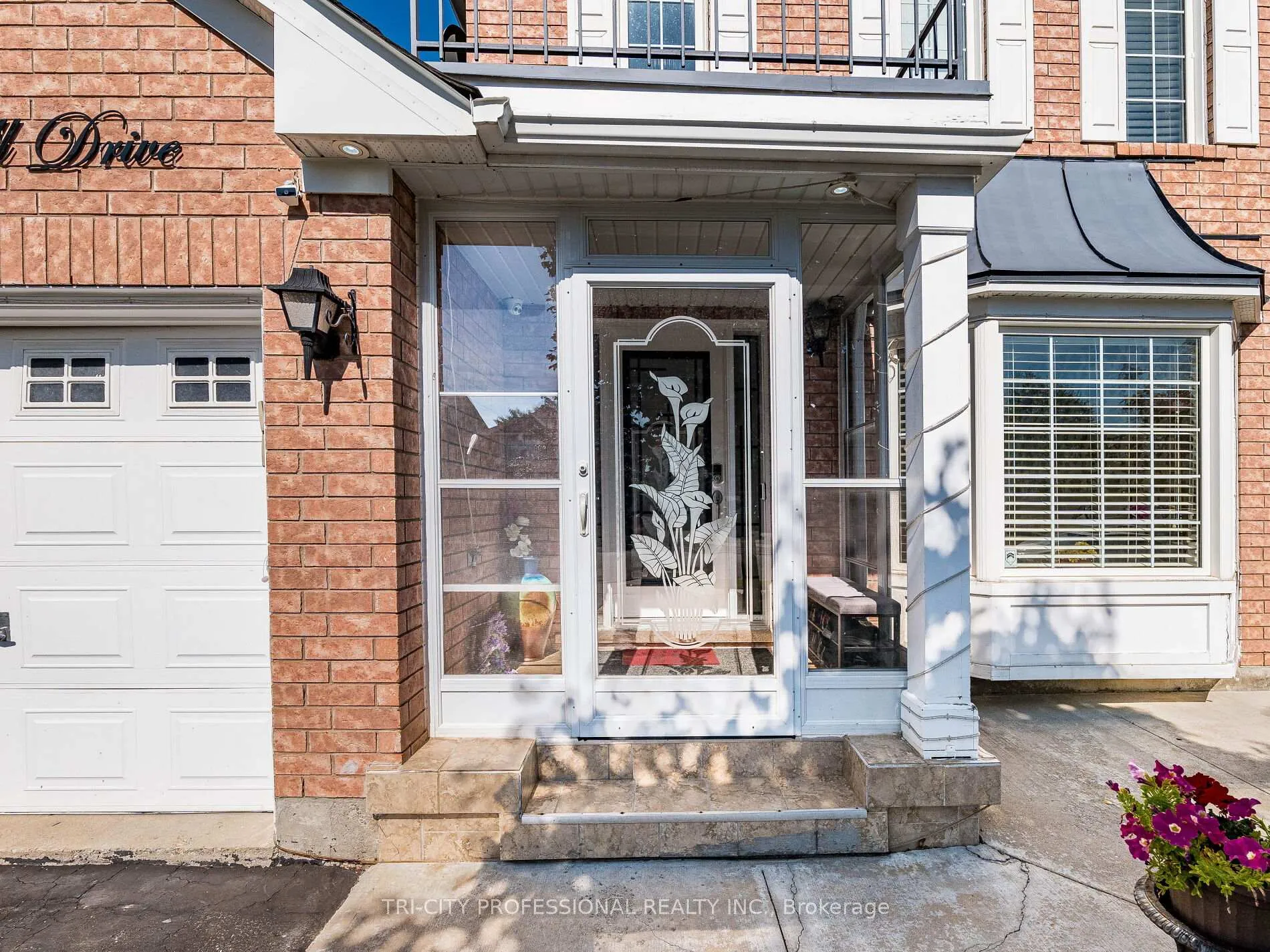 Photo 2 of 18 Sugarhill Drive, Brampton, Fletcher's Meadow — HOMEH