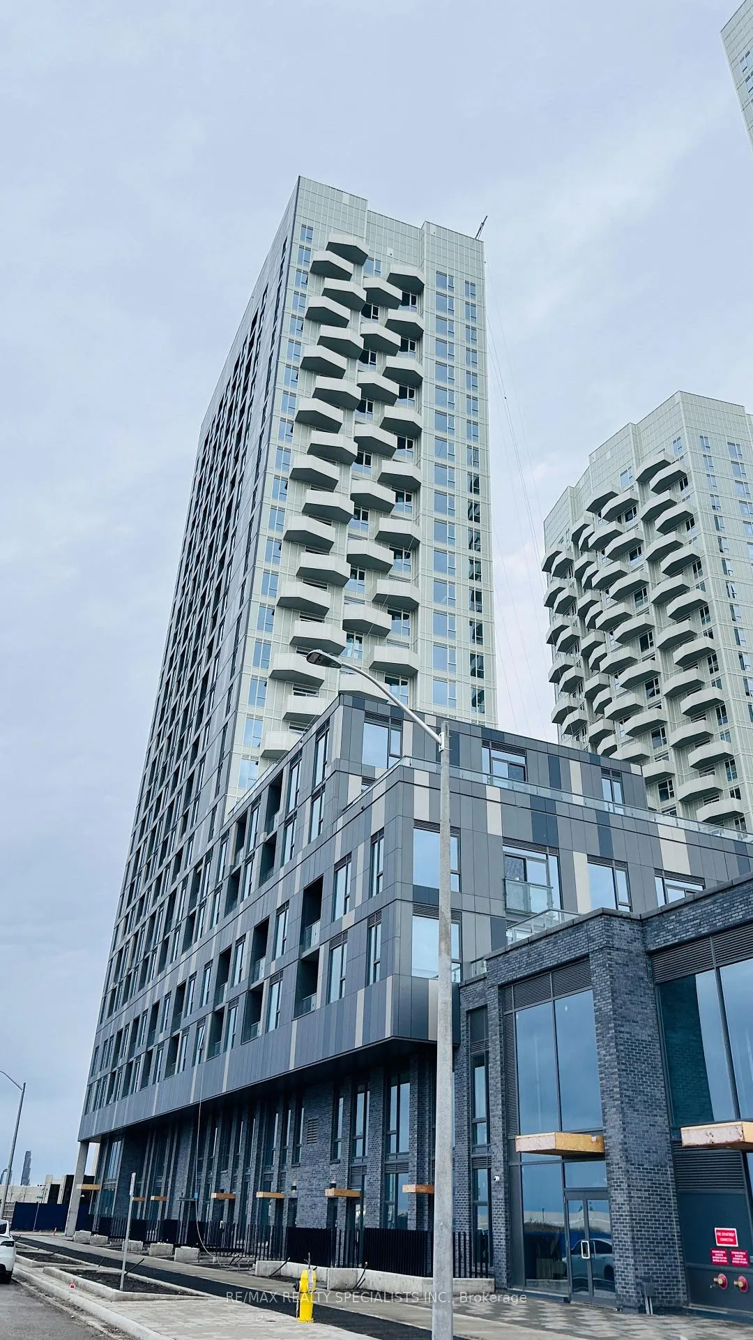 Front of Unit 1522, 498 Caldari Road