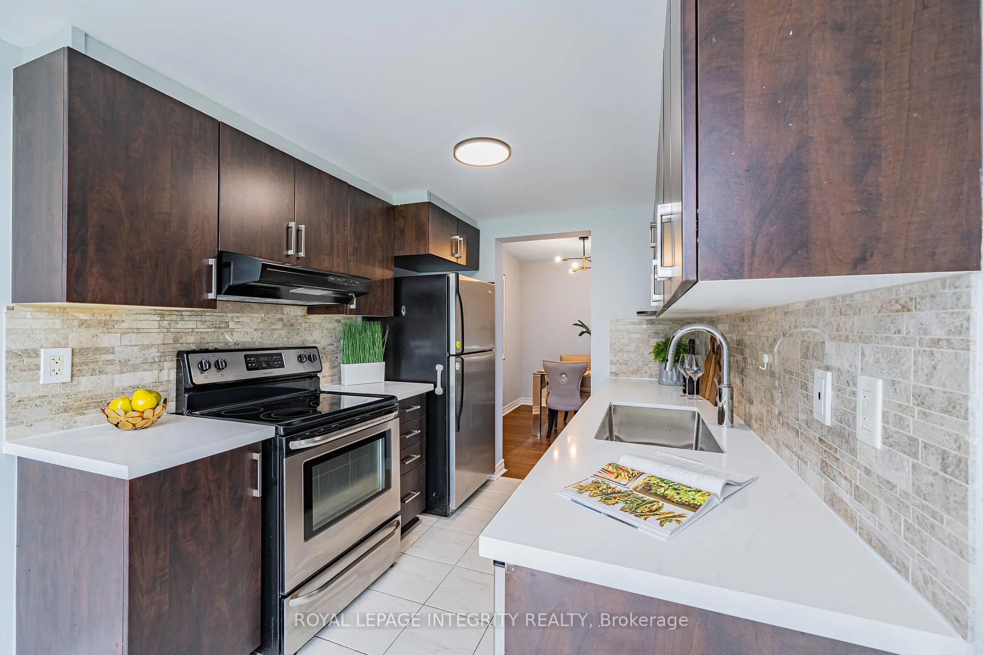 Photo 11 of 132 Mancini Way, Ottawa, Barrhaven - Strandherd — HOMEH