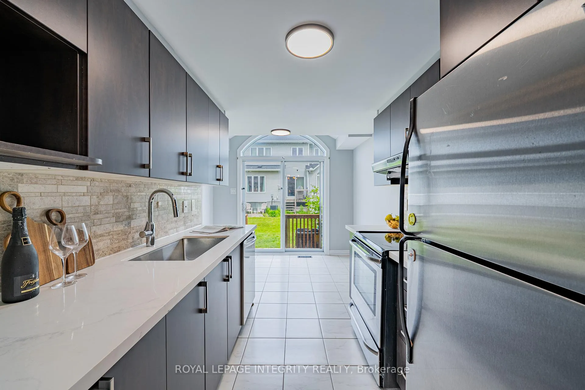 Photo 12 of 132 Mancini Way, Ottawa, Barrhaven - Strandherd — HOMEH