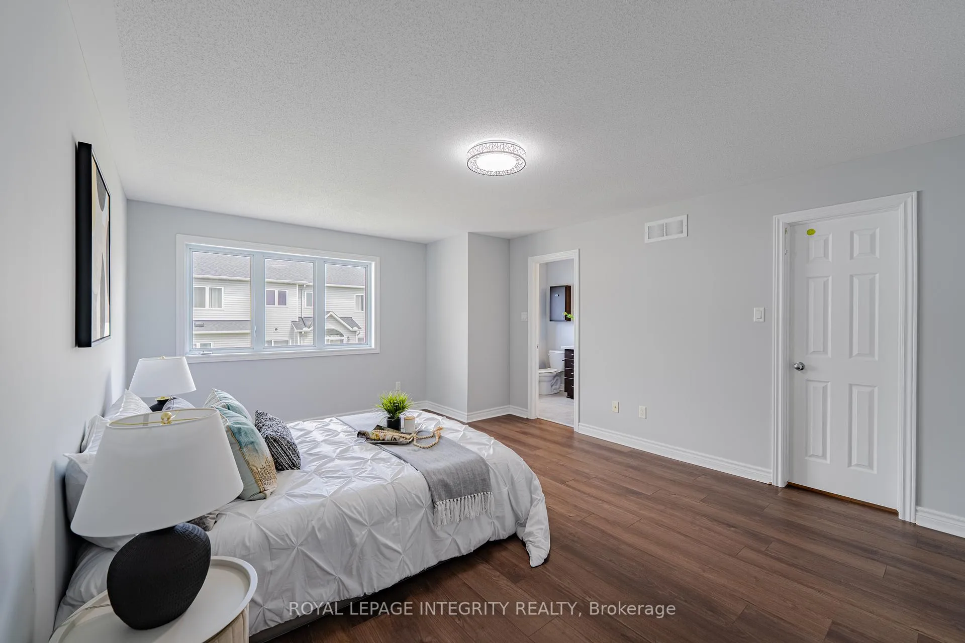 Photo 15 of 132 Mancini Way, Ottawa, Barrhaven - Strandherd — HOMEH