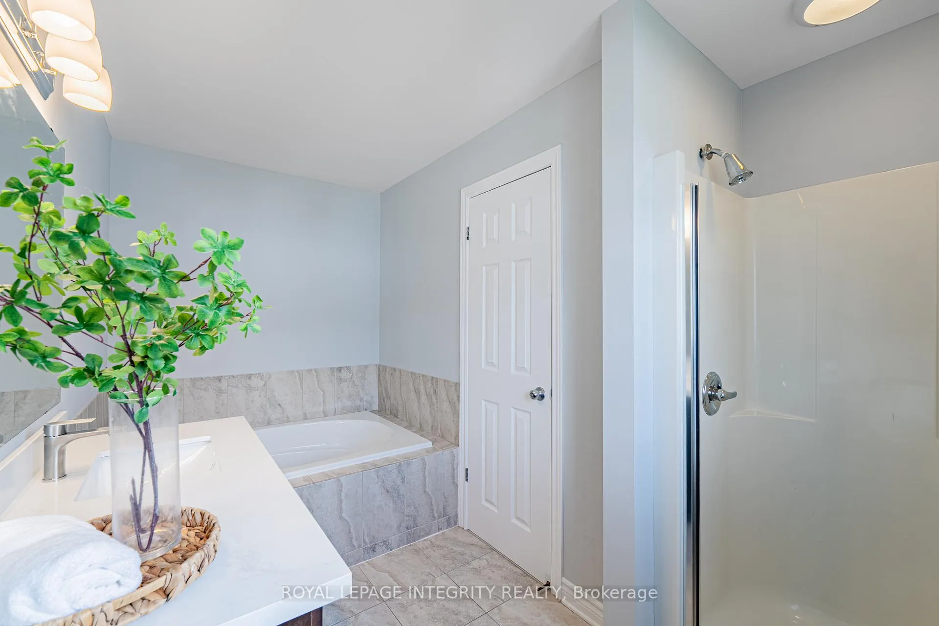 Photo 17 of 132 Mancini Way, Ottawa, Barrhaven - Strandherd — HOMEH