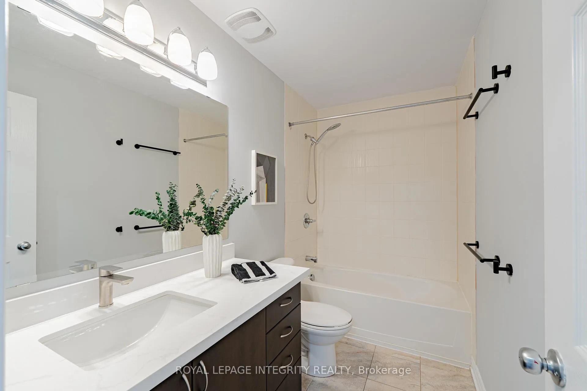 Photo 22 of 132 Mancini Way, Ottawa, Barrhaven - Strandherd — HOMEH
