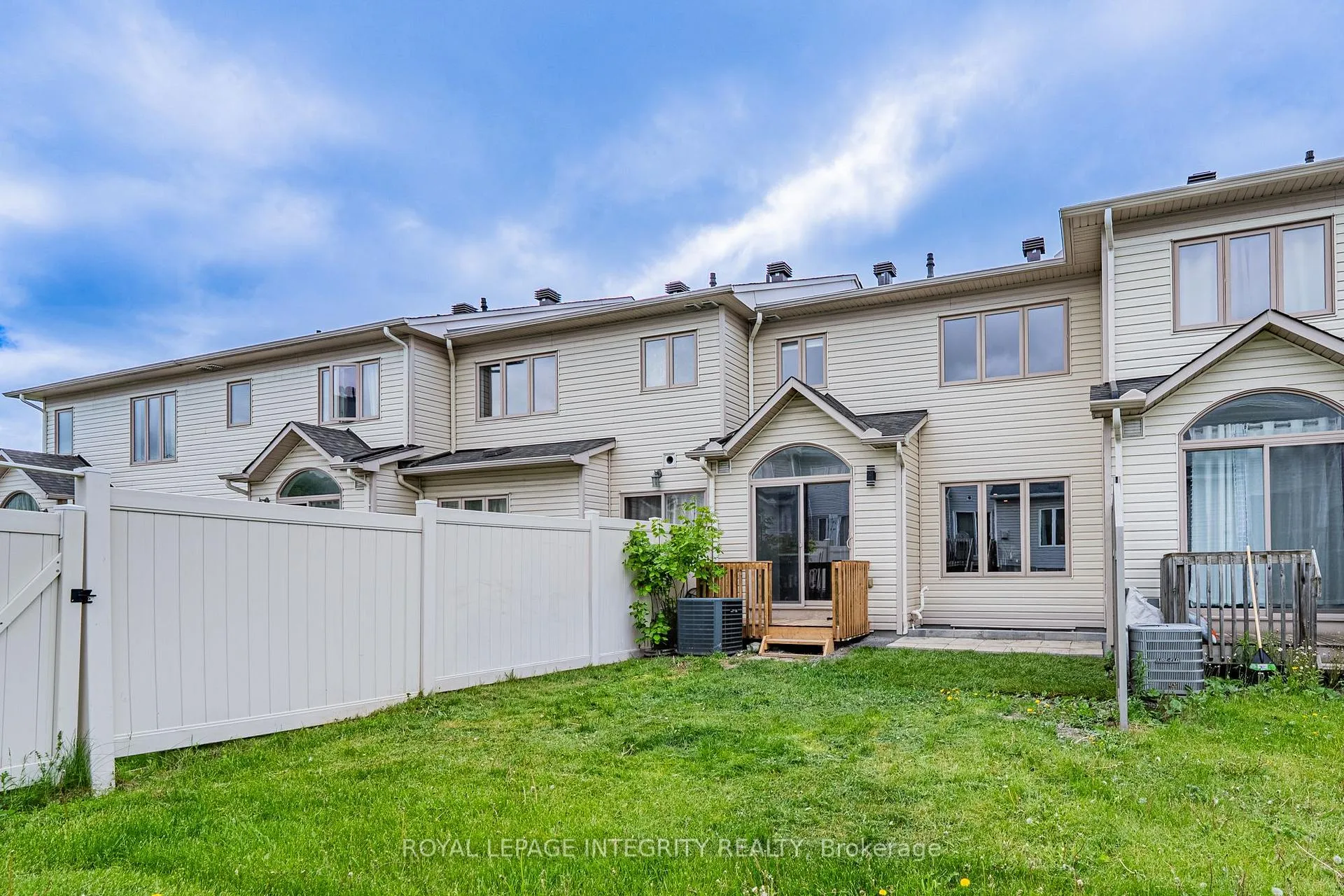Photo 28 of 132 Mancini Way, Ottawa, Barrhaven - Strandherd — HOMEH