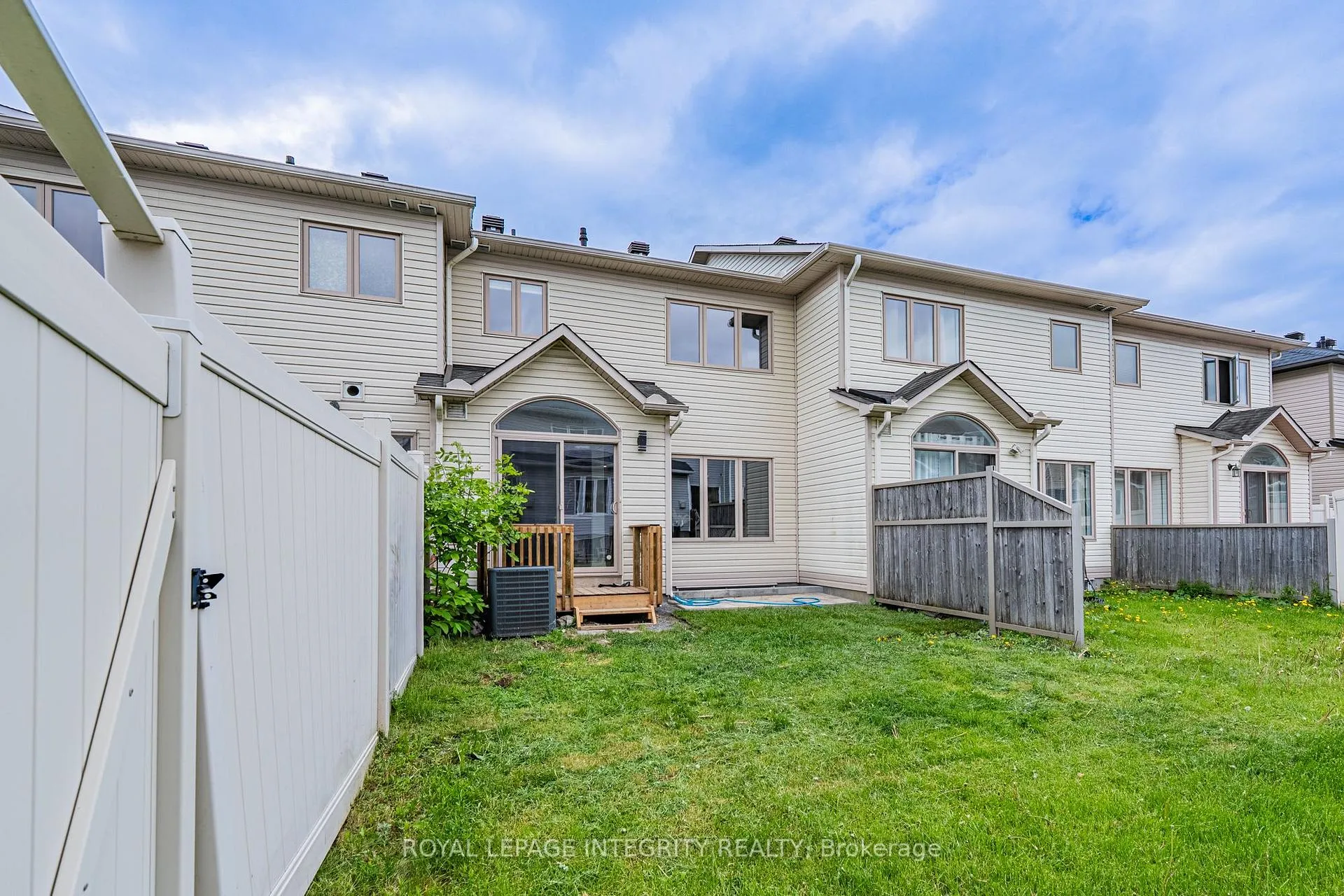 Photo 29 of 132 Mancini Way, Ottawa, Barrhaven - Strandherd — HOMEH