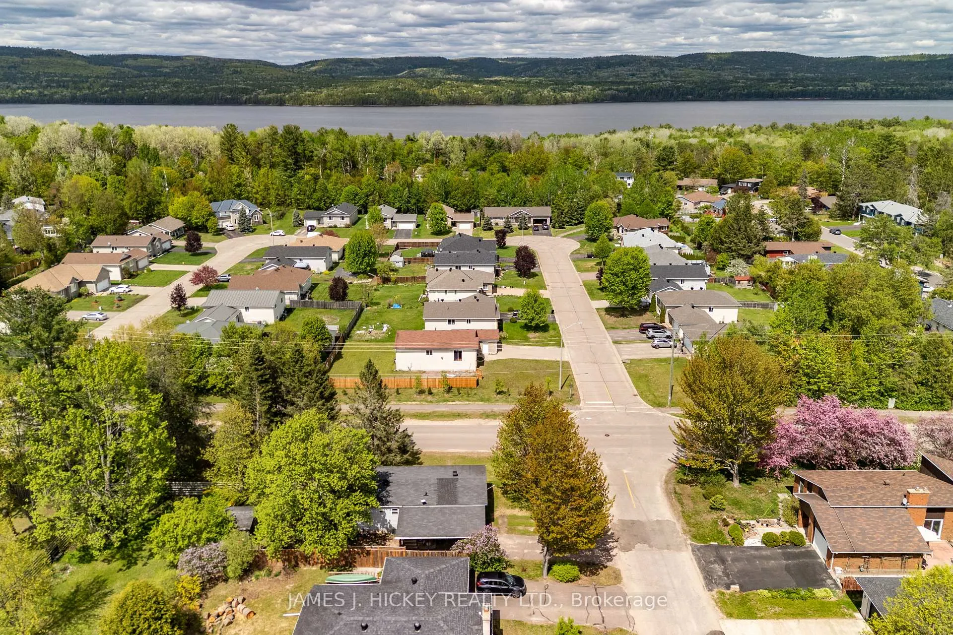 Photo 48 of 1 Tamarack Street, Deep River, Deep River — HOMEH