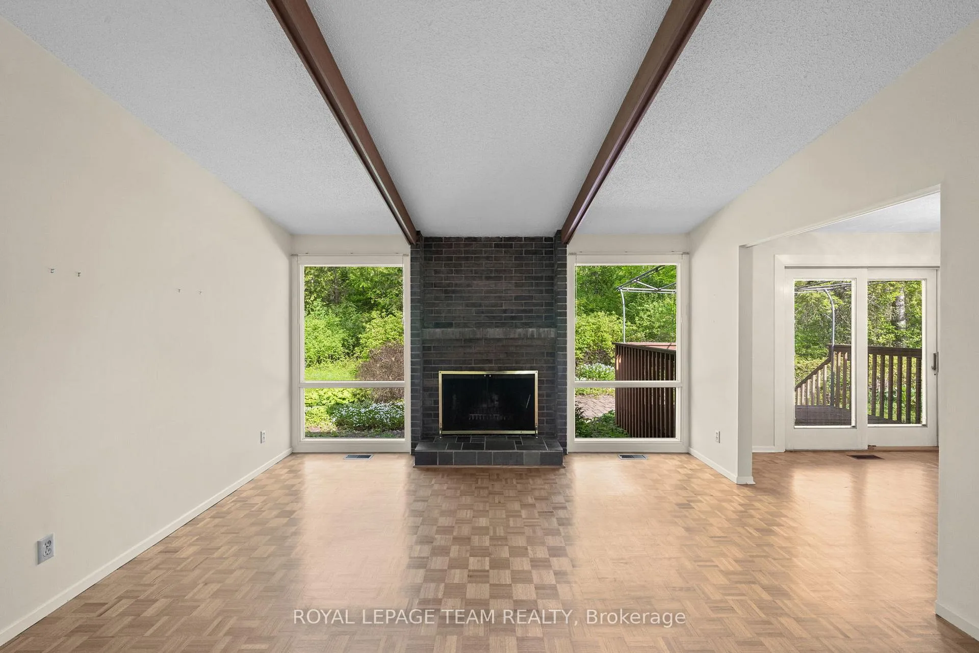 Photo 5 of 548 Rivershore Crescent, Ottawa, Beacon Hill North — HOMEH